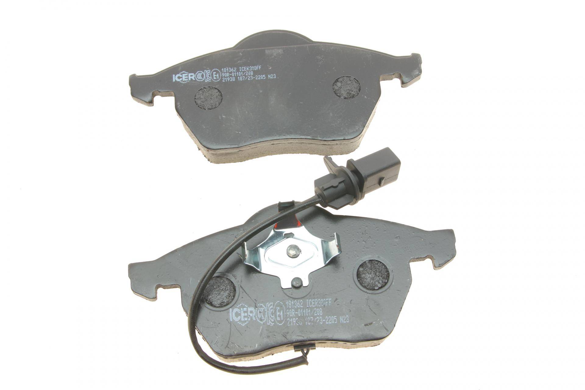 Колодки гальмівні (передні) Audi A4/A6 95-09/Skoda SuperB 01-08/VW Passat B5 96-05 (+датчик)