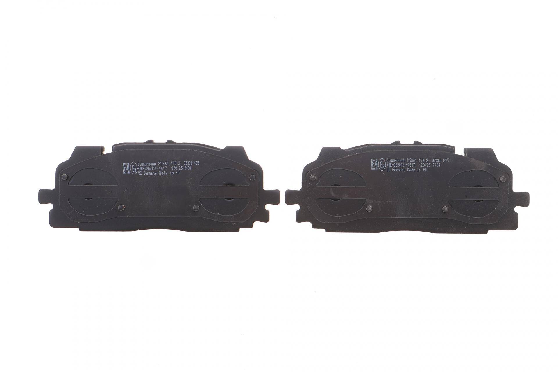 Колодки гальмівні (передні) Audi A5/Q7 2.0-3.0 D 15-/VW Touareg 17- (Akebono) (з аксесуарами)