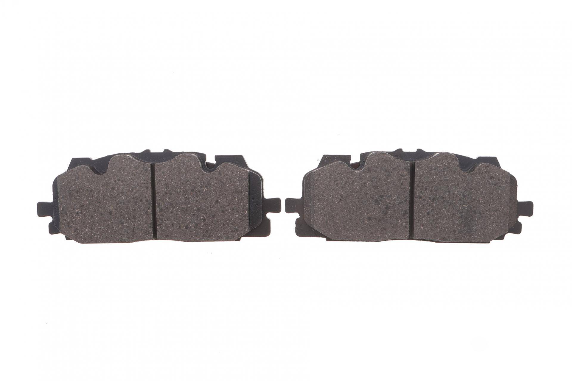 Колодки гальмівні (передні) Audi A5/Q7 2.0-3.0 D 15-/VW Touareg 17- (Akebono) (з аксесуарами)