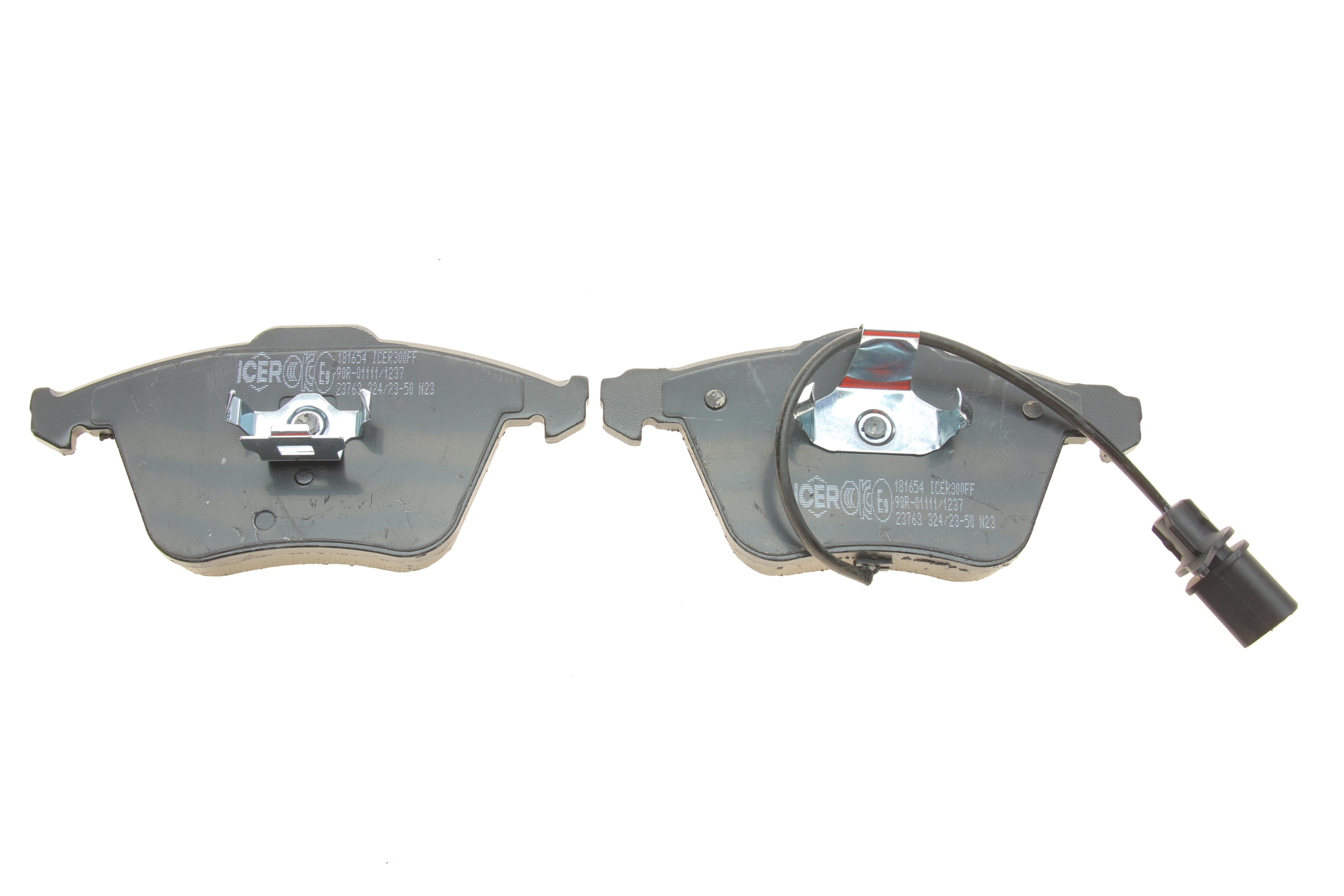 Колодки гальмівні (передні) Audi A4 03-09/A6/A8 03-11/Seat Exeo 08-13 (+датчики)