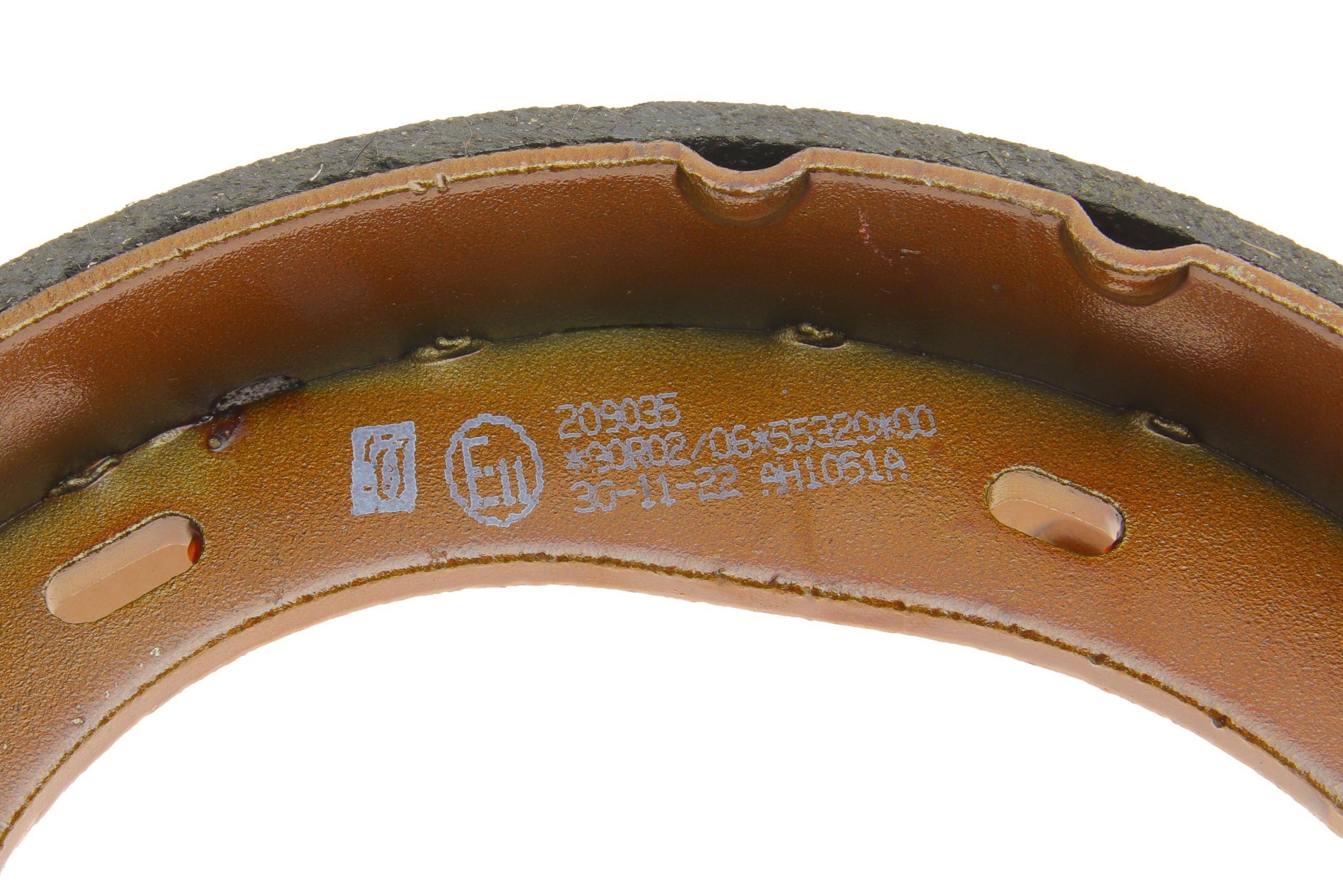 Колодки ручника MB Sprinter 208-316 96- (з пружинками)