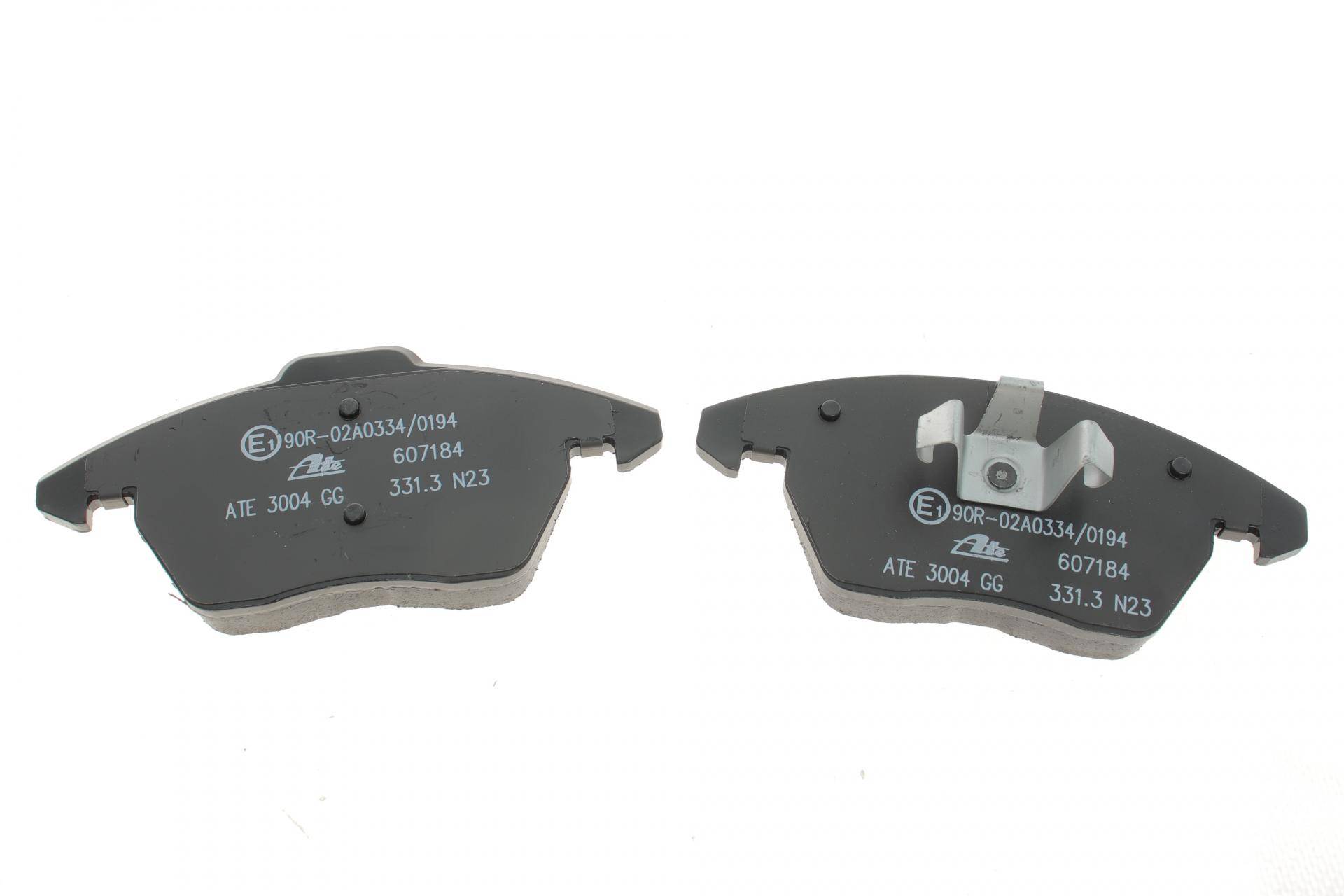 Колодки гальмівні (передні) VW Caddy/Golf/Jetta/Passat/Touran/Skoda Fabia/Octavia 03- (ушки вниз) (Ate)