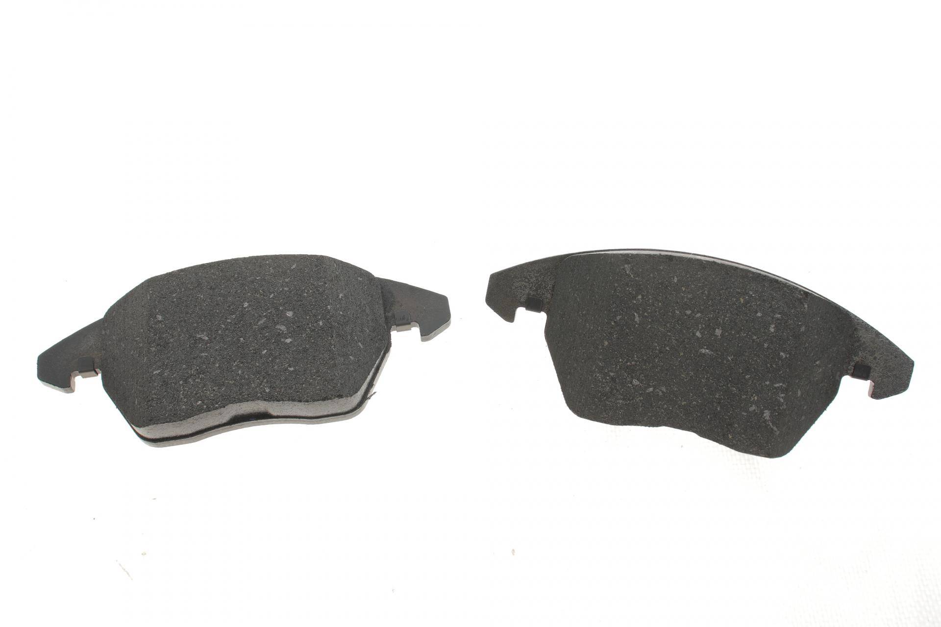 Колодки гальмівні (передні) VW Caddy/Golf/Jetta/Passat/Touran/Skoda Fabia/Octavia 03- (ушки вниз) (Ate)