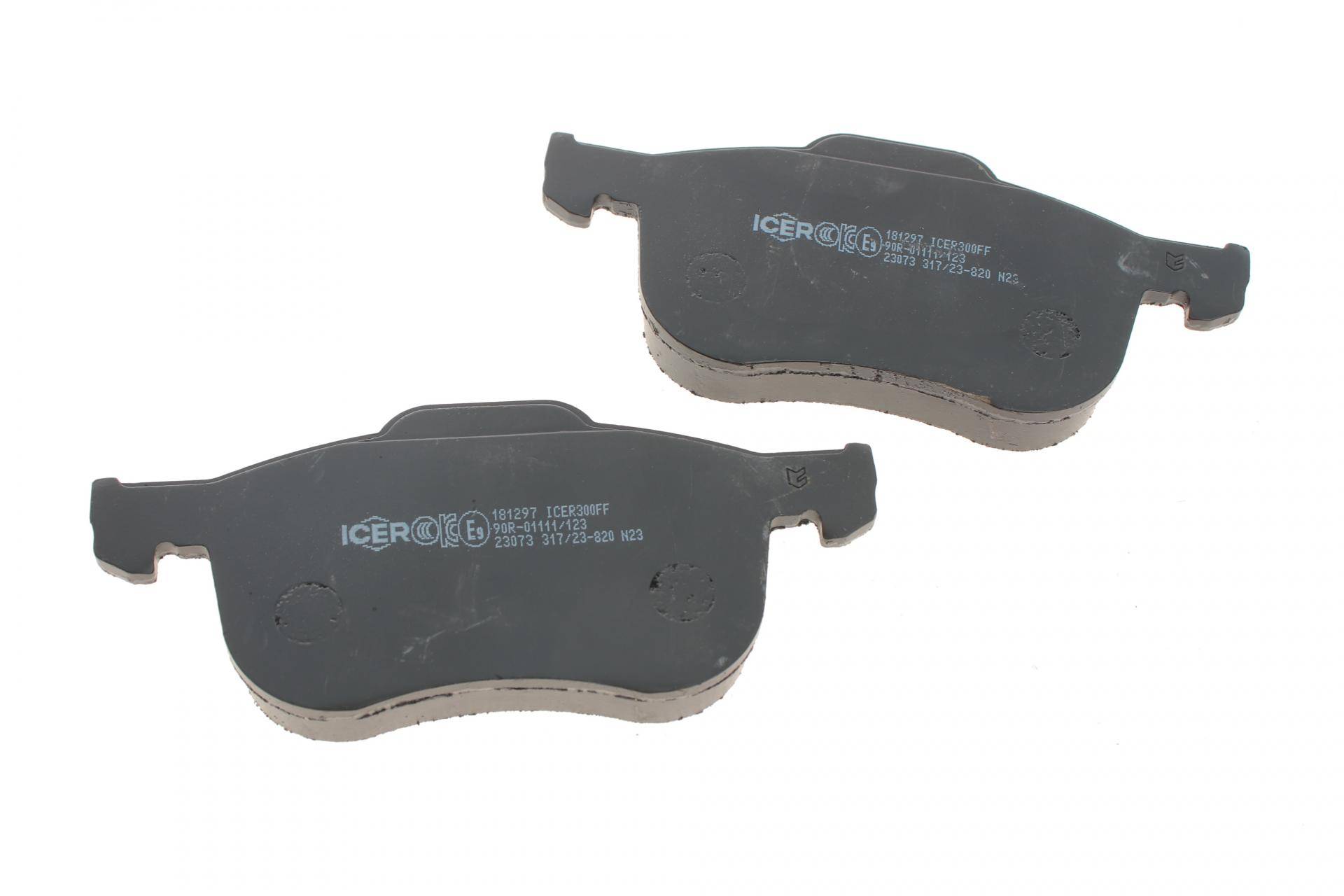 Колодки гальмівні (передні) Volvo S60 00-10/S70 97-00/S80 98-06/V70 95-06/XC70 Cross Country 00-07