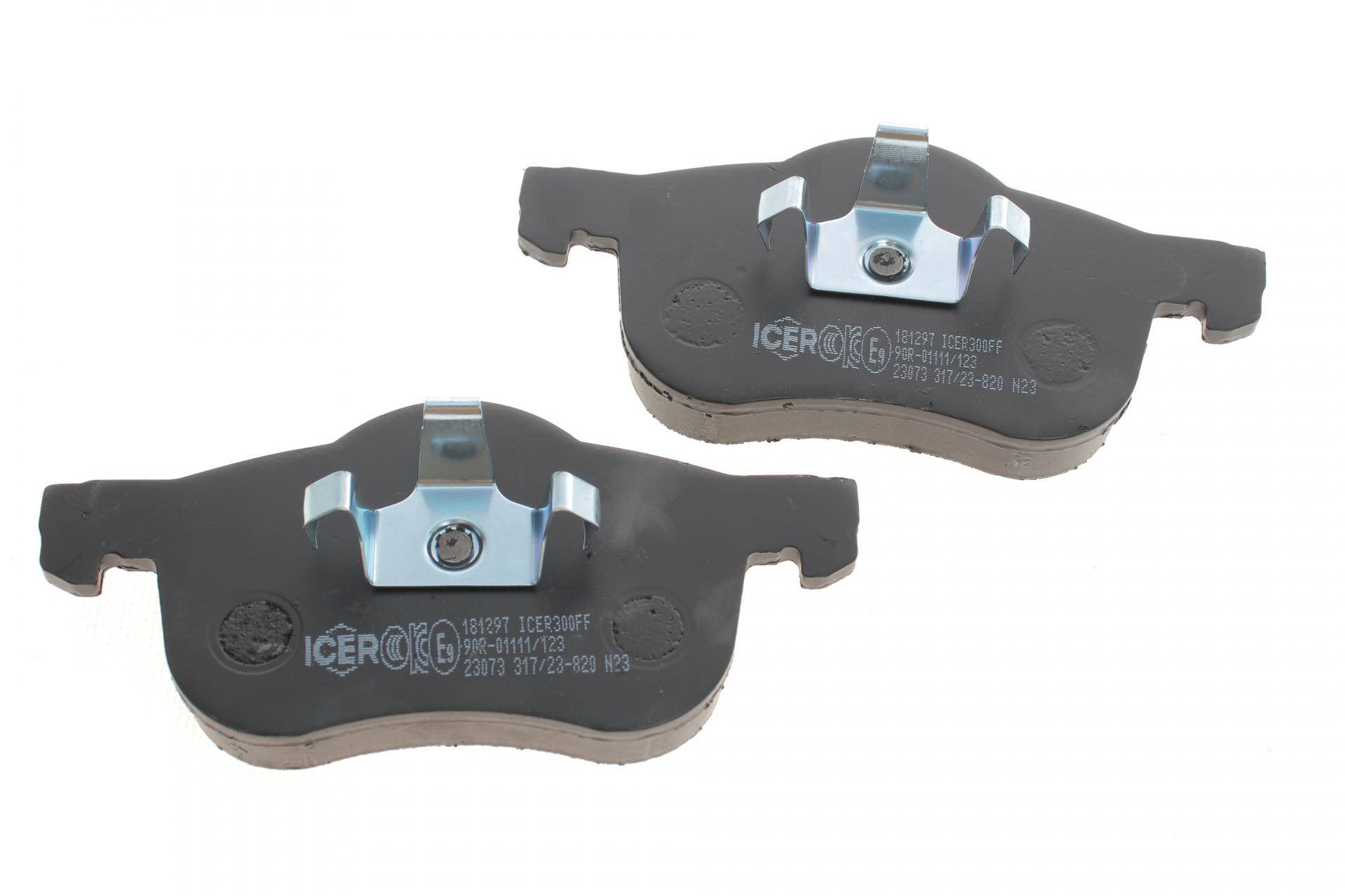 Колодки гальмівні (передні) Volvo S60 00-10/S70 97-00/S80 98-06/V70 95-06/XC70 Cross Country 00-07