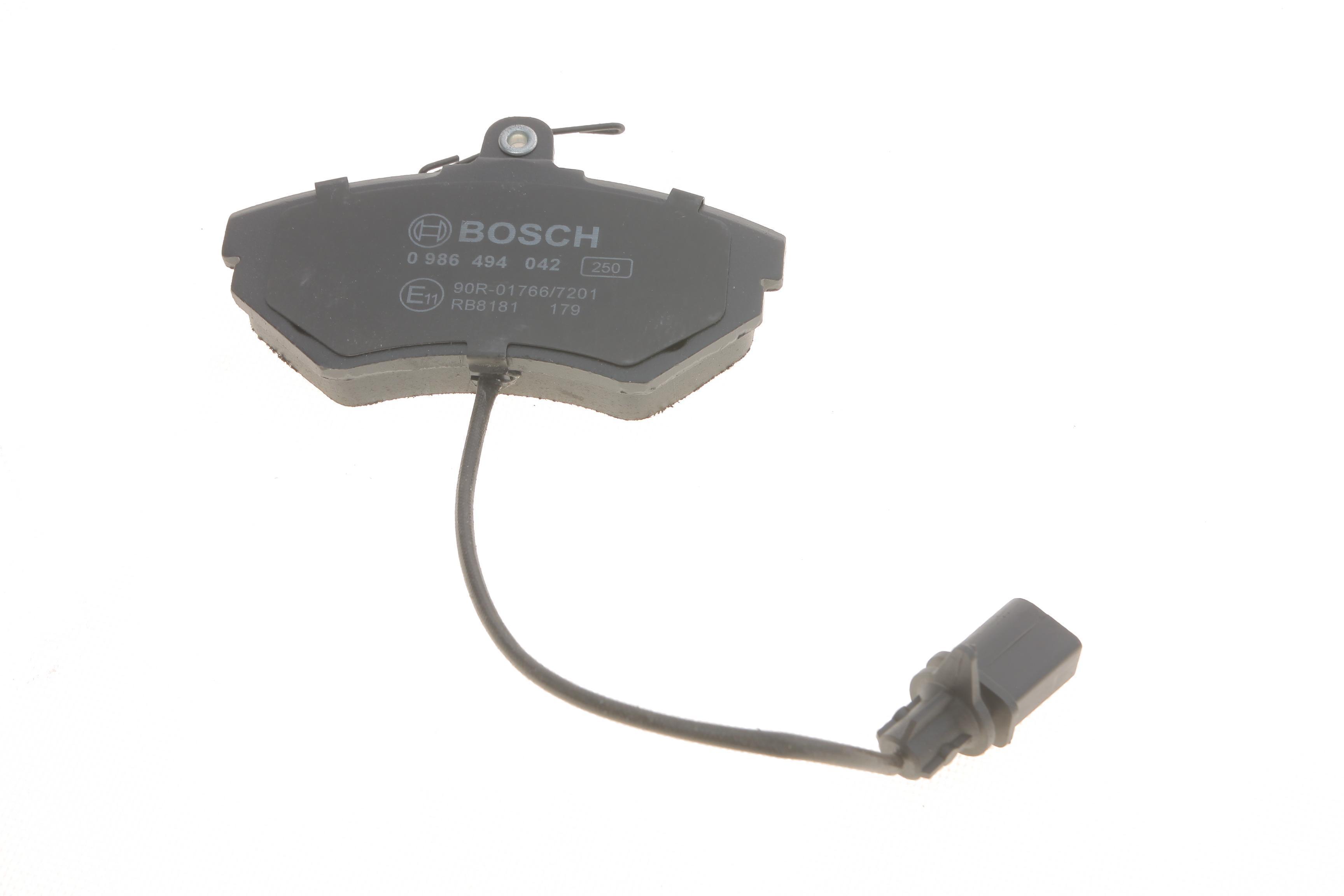 Колодки гальмівні (передні) Audi A4 94-08/Seat Exeo 08-13/VW Passat B5 96-00 (+датчики)