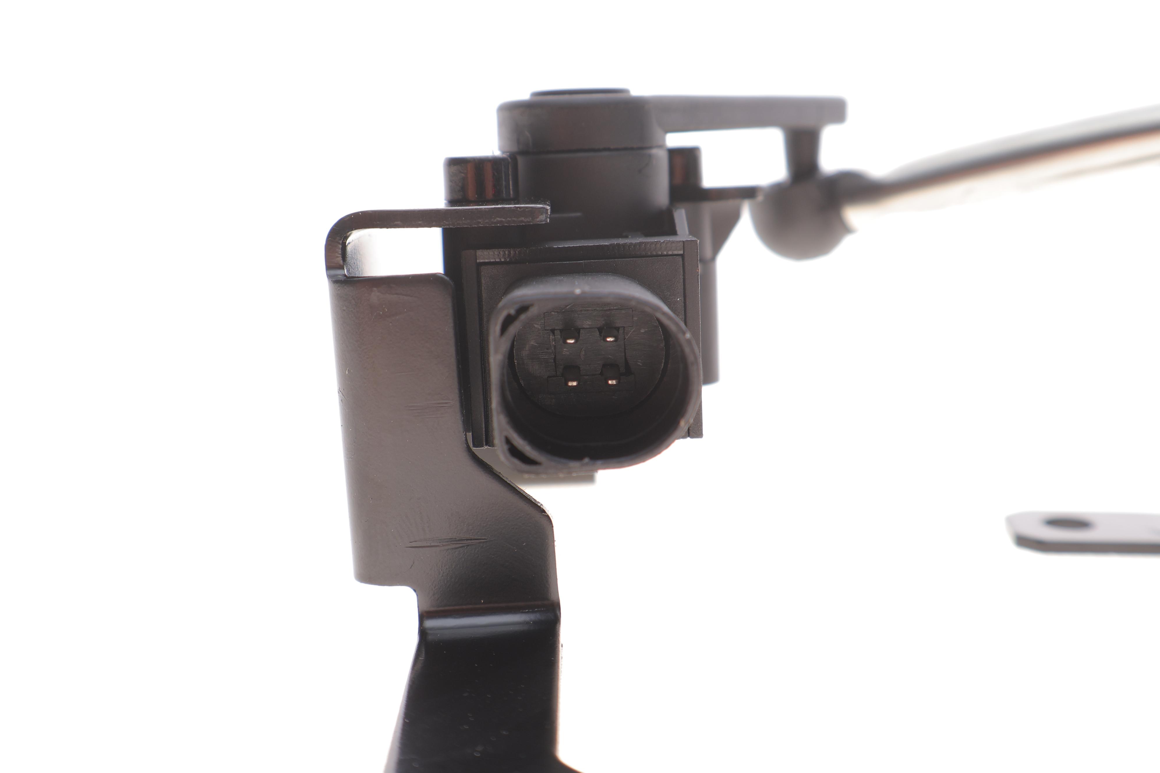 Датчик регулювання кута нахилу фар (задній) VW Golf V/VI/Passat 03-14