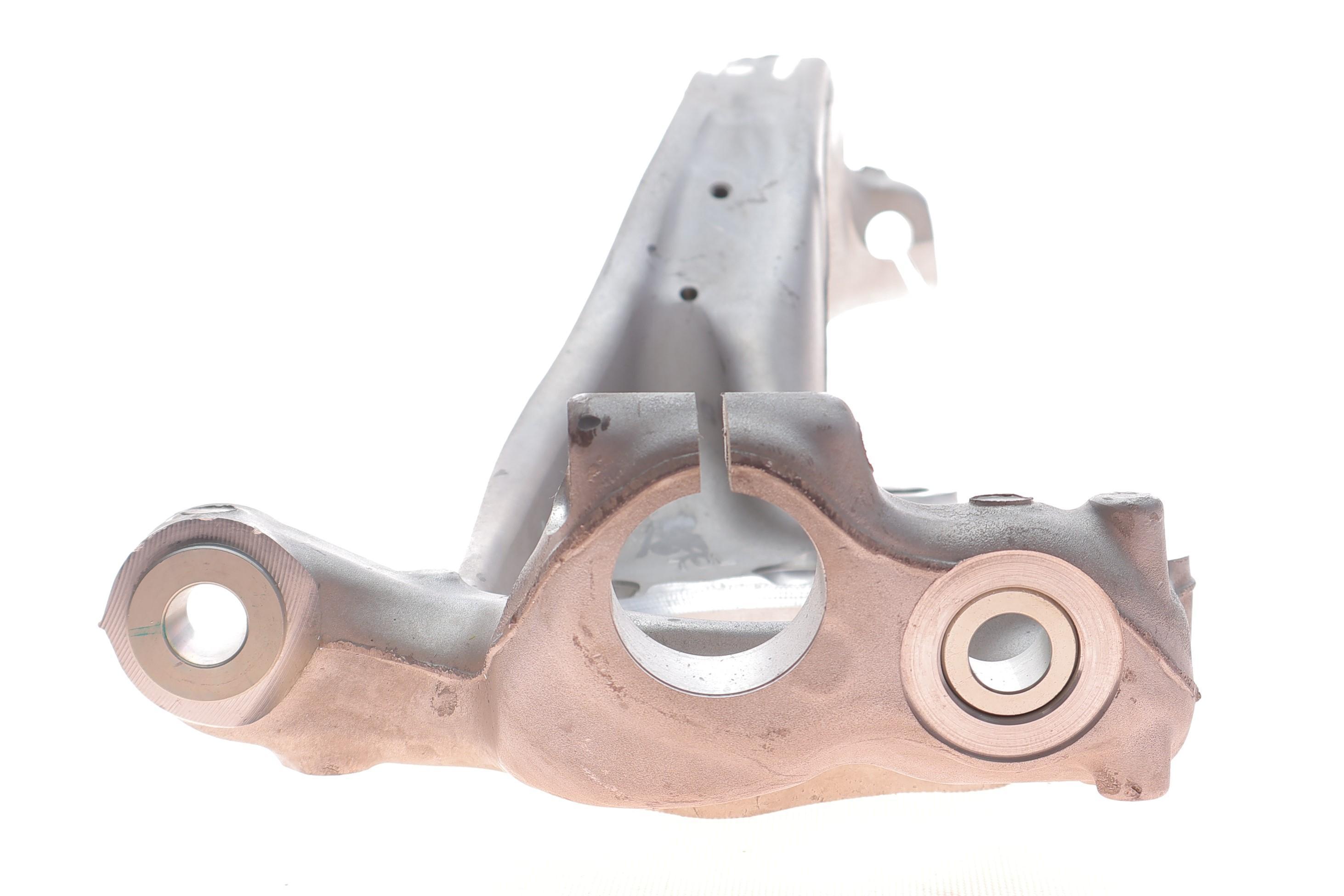 Кулак поворотний (цапфа) Audi A4/A6/Q5 07- (R)