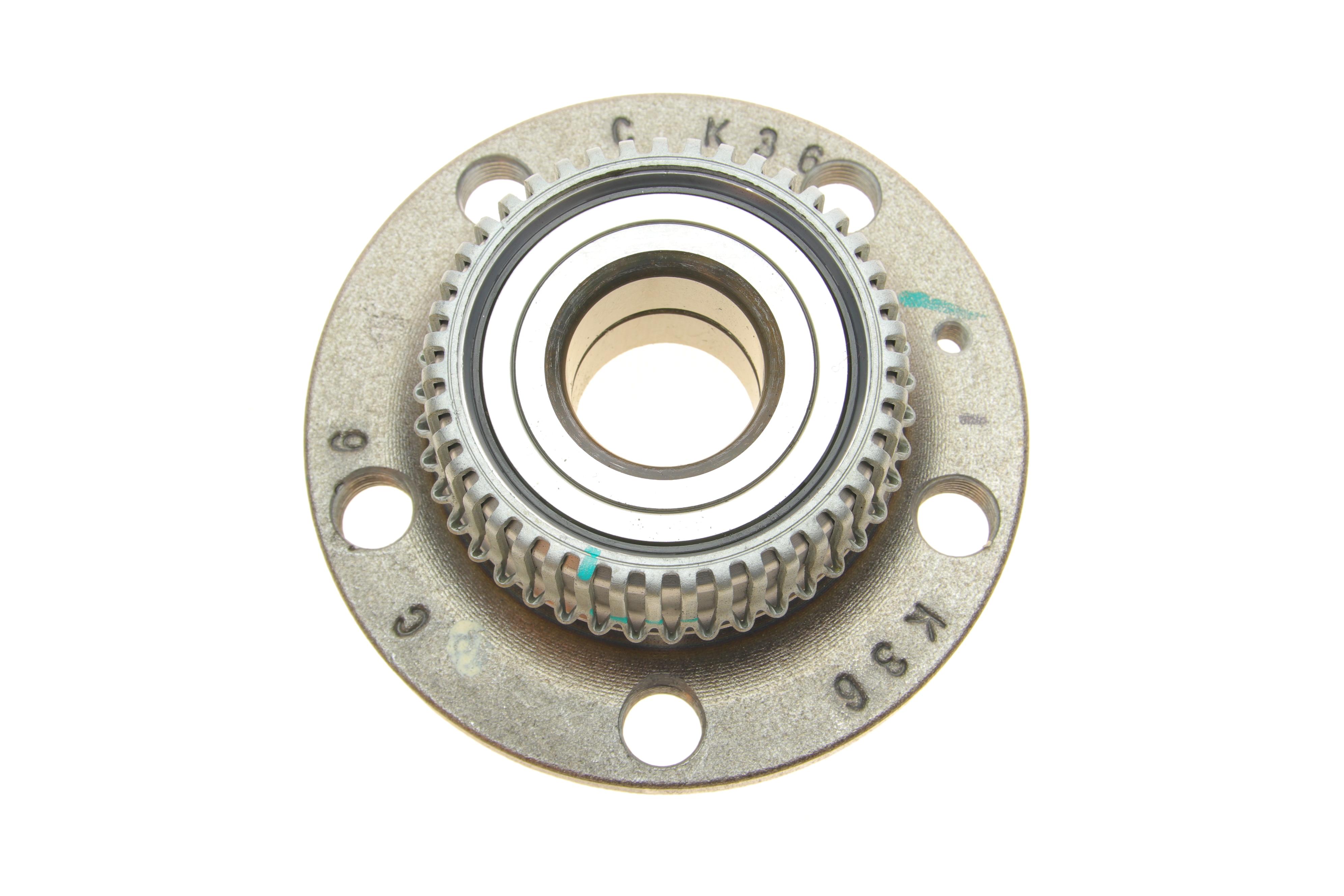 Підшипник маточини (задньої) Skoda Octavia 97-10/VW Bora/Golf IV 98-05 (к-кт) (OE VAG)