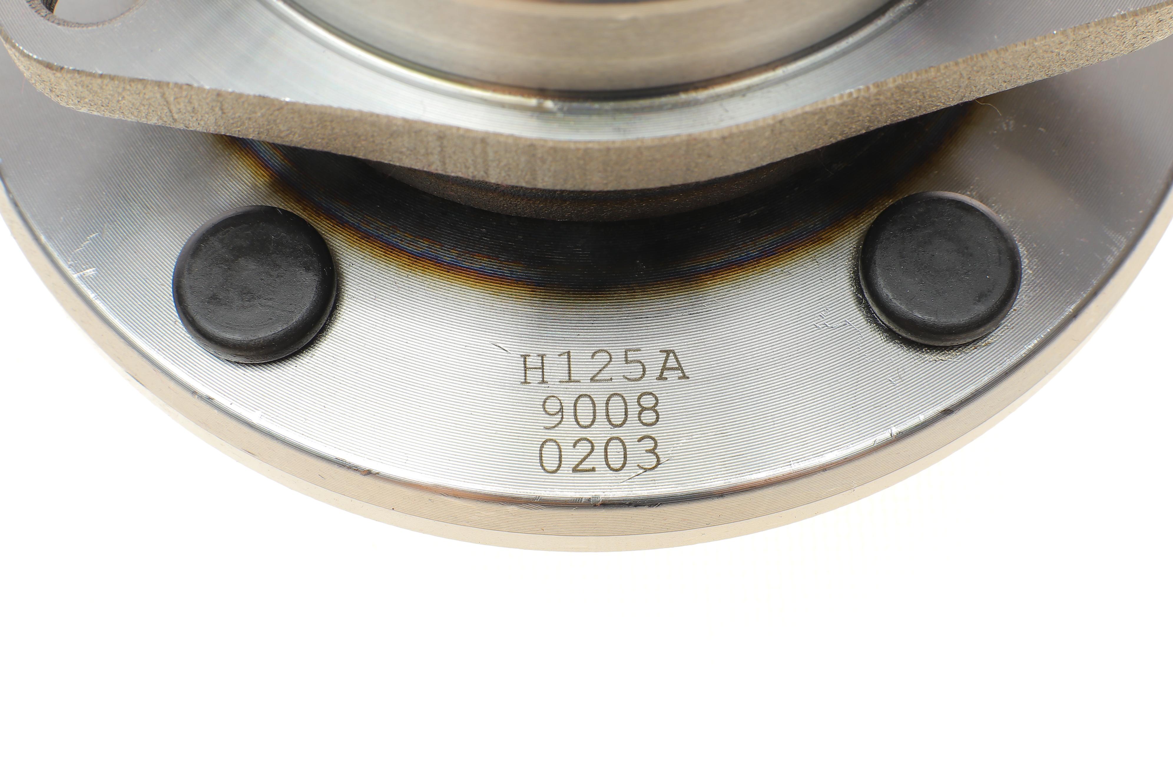 Підшипник маточини (передньої) Mitsubishi Grandis 03-13/Space Wagon 91-13 (з маточиною)