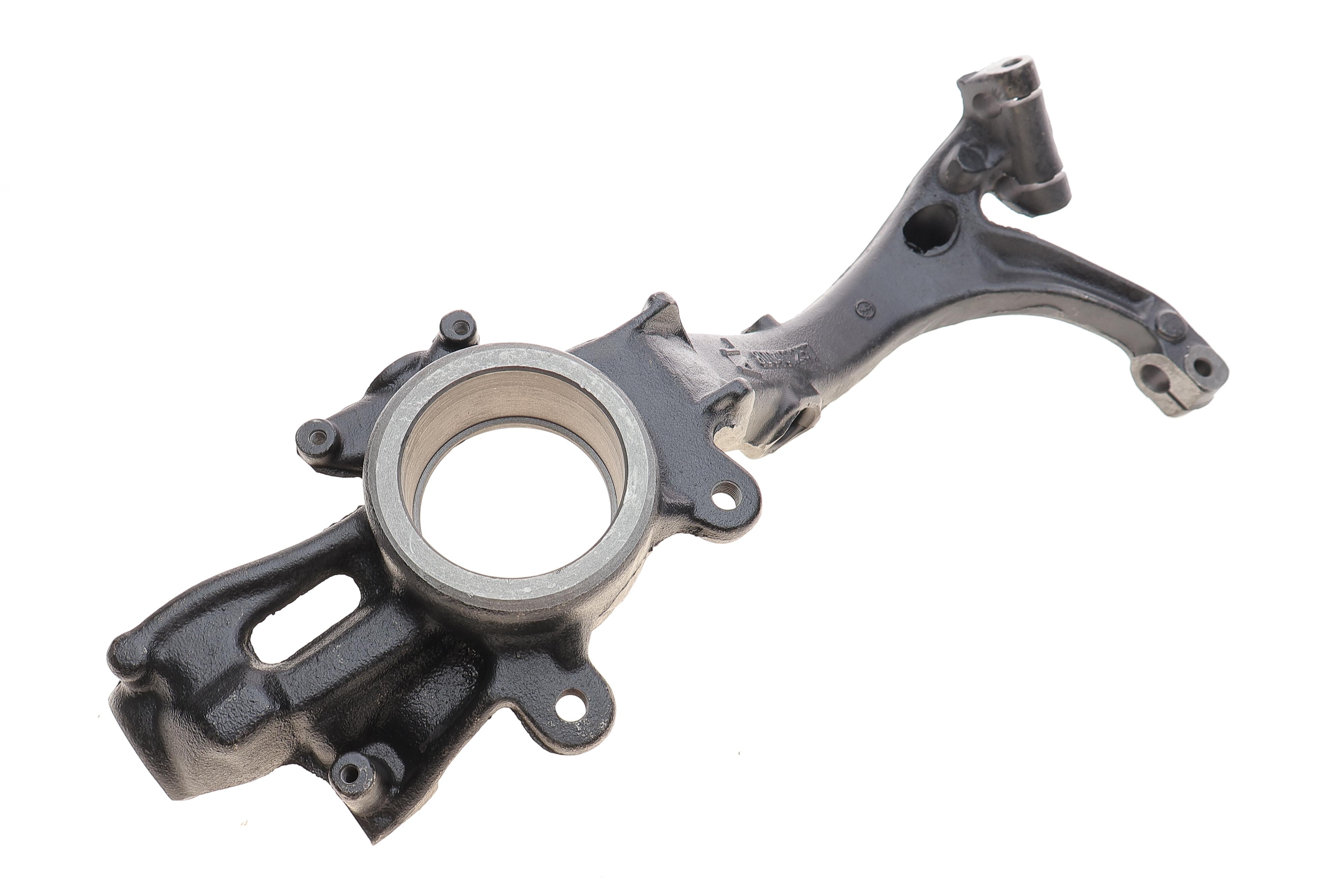 Кулак поворотний (цапфа) (передня/L) VW Passat B5 96-05