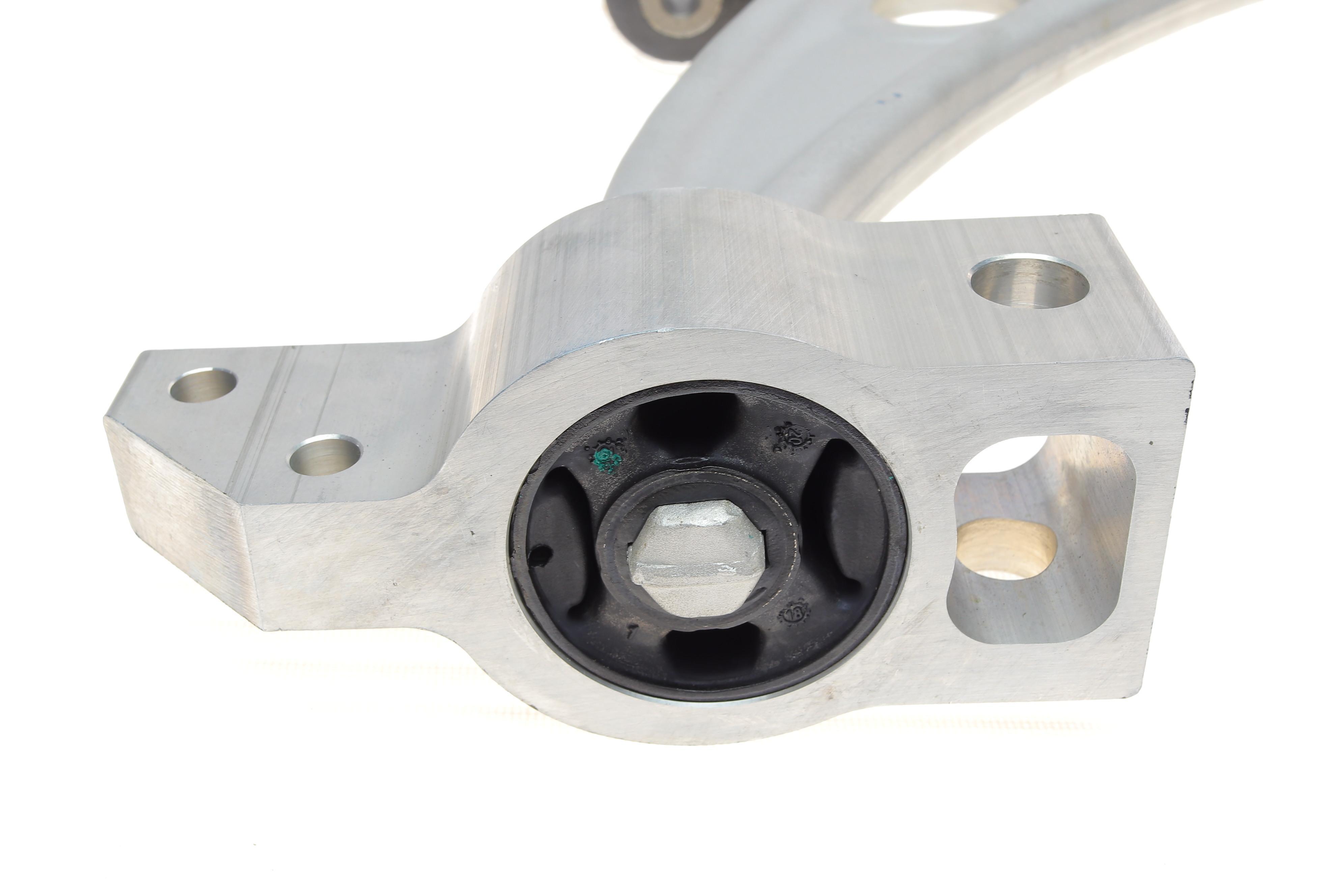 Важіль підвіски (передній/знизу) (L) VW Passat 05-15 (з кульовою) (Алюміній)