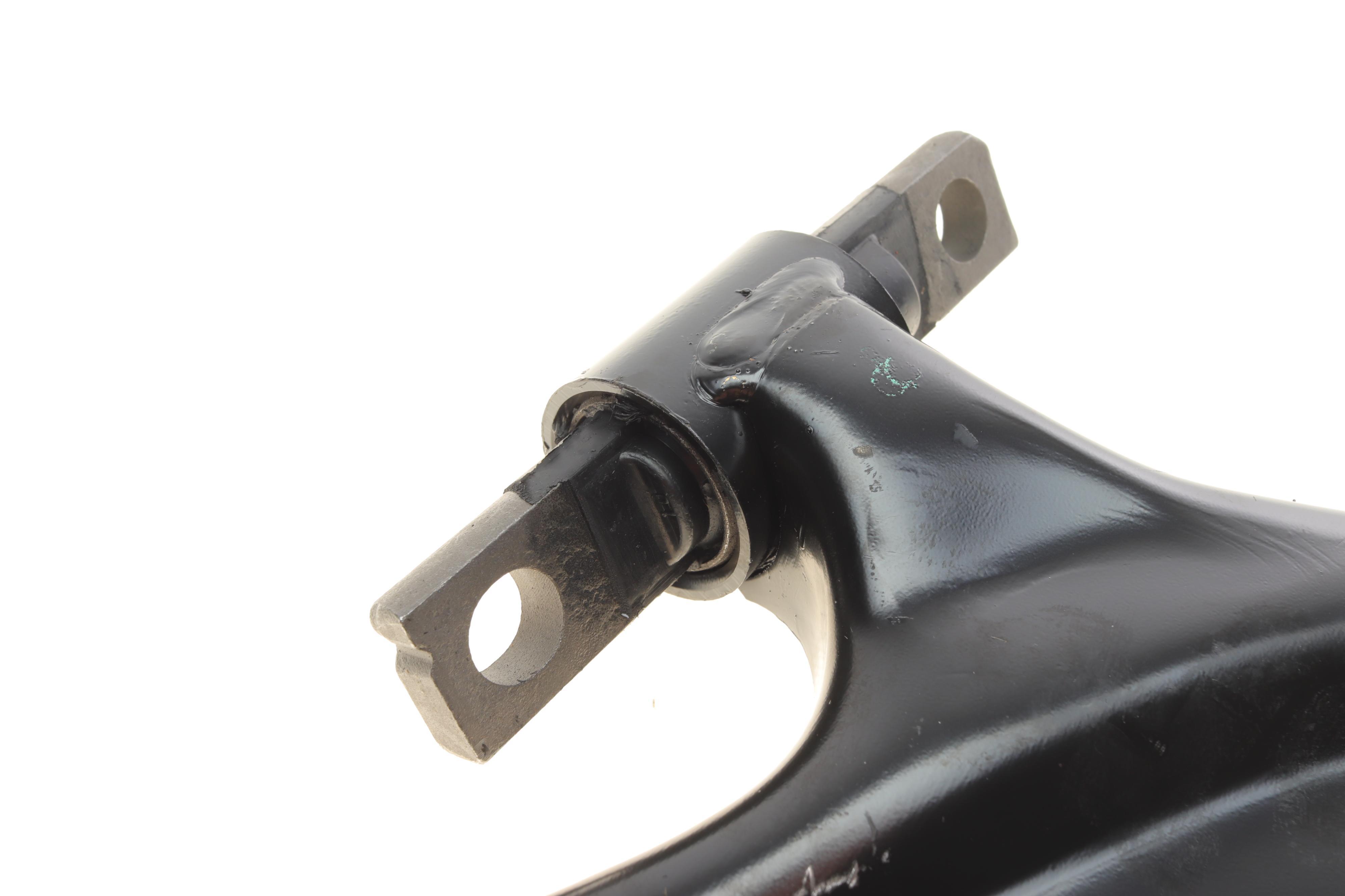 Важіль підвіски (передній/знизу) (R) Nissan Qashqai/X-Trail 07-13