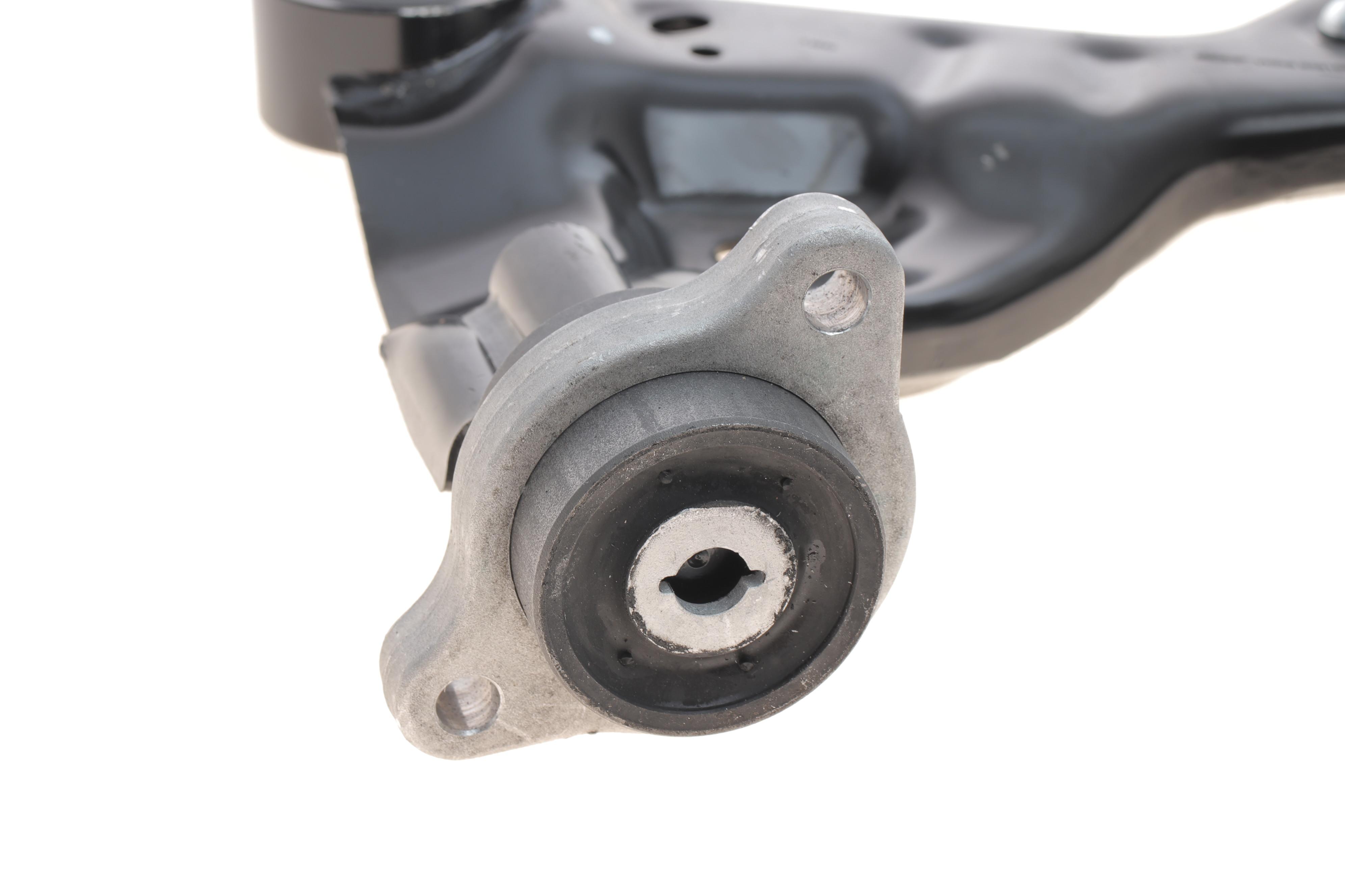 Важіль підвіски (передній/знизу) (L) MB Vito (W639) 03-