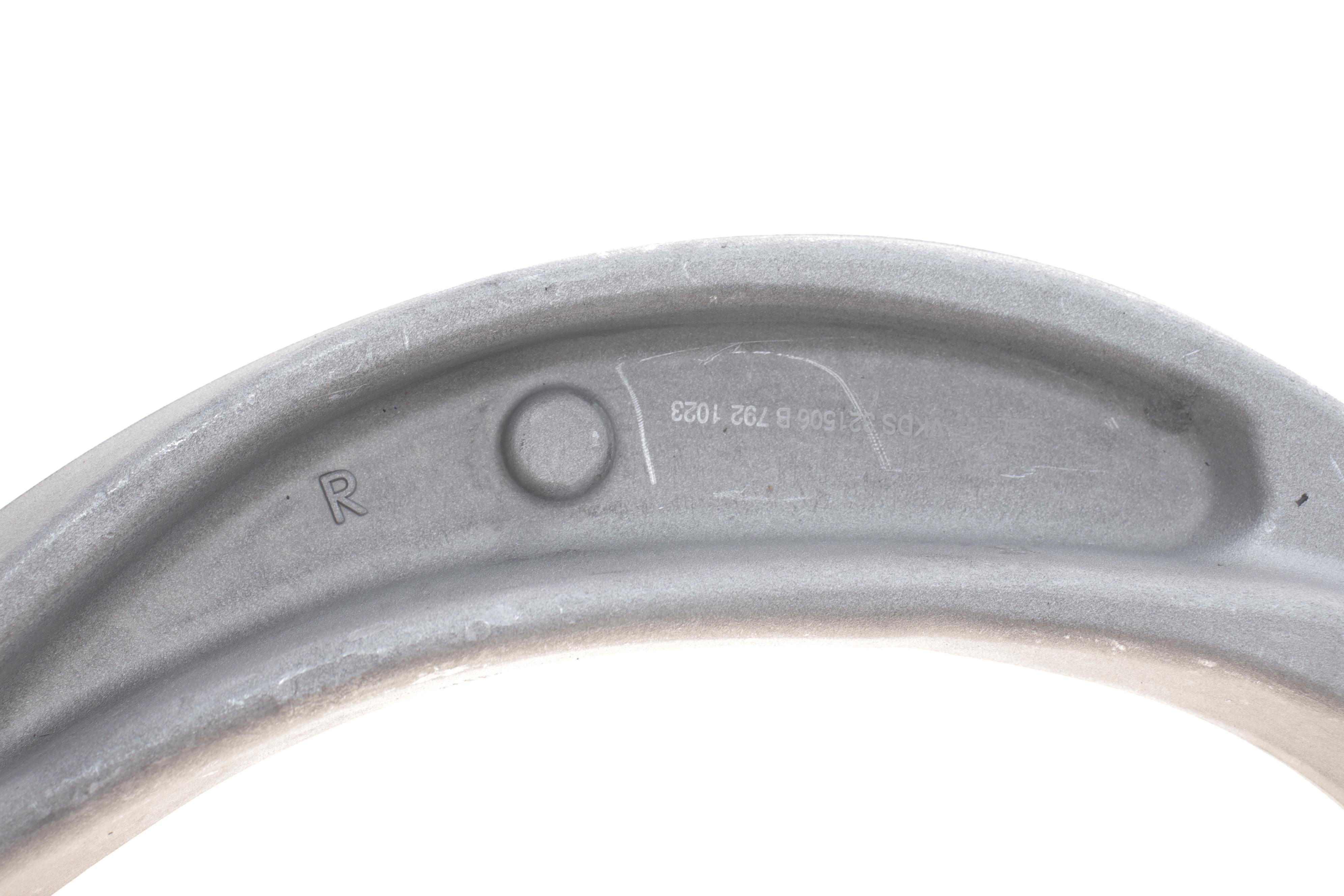 Важіль підвіски (передній/ззаду/знизу) (R) Audi A4/A5/Porsche Macan 07-