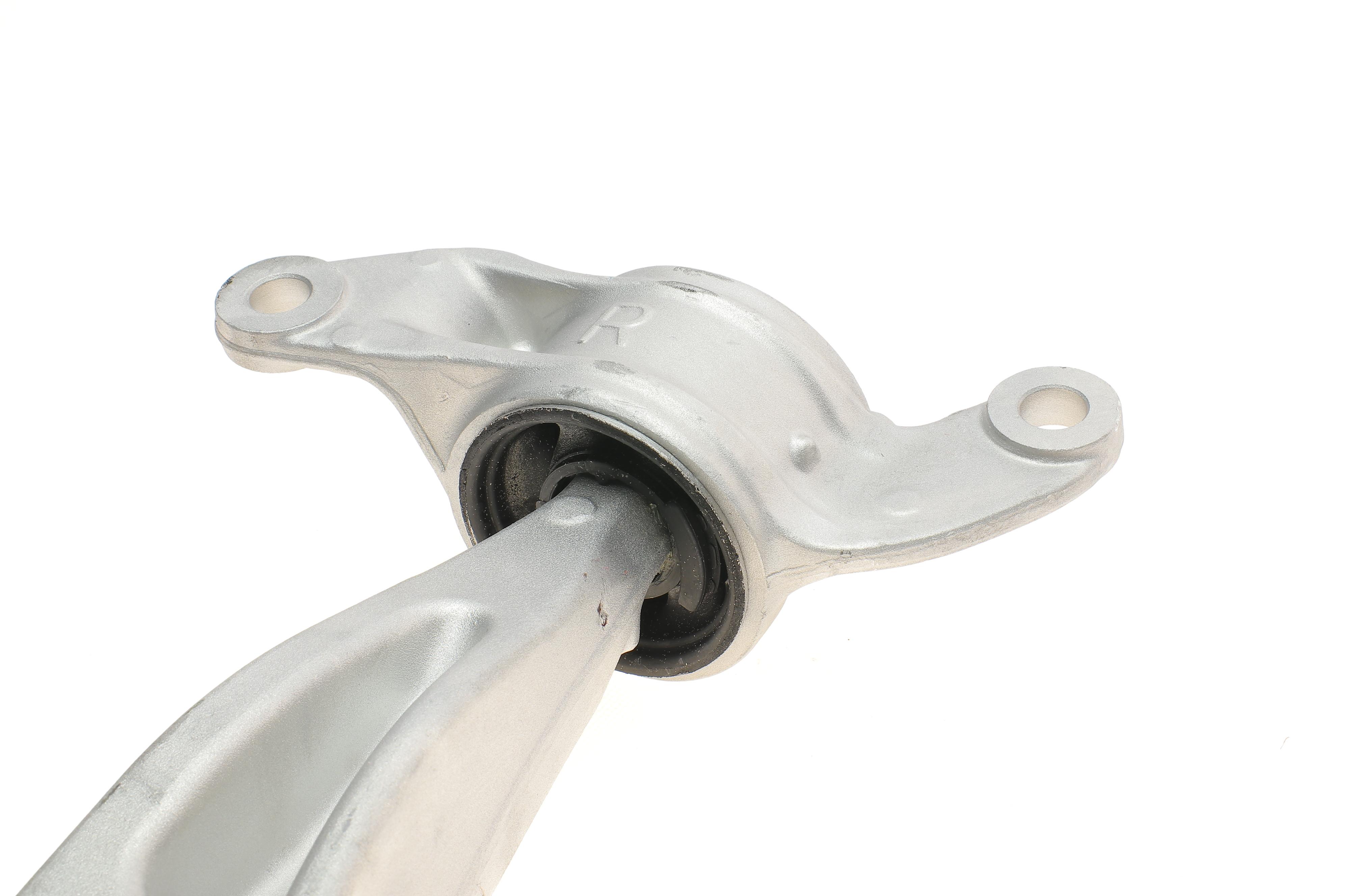 Важіль підвіски (передній/знизу) (R) Honda Civic VIII 05-