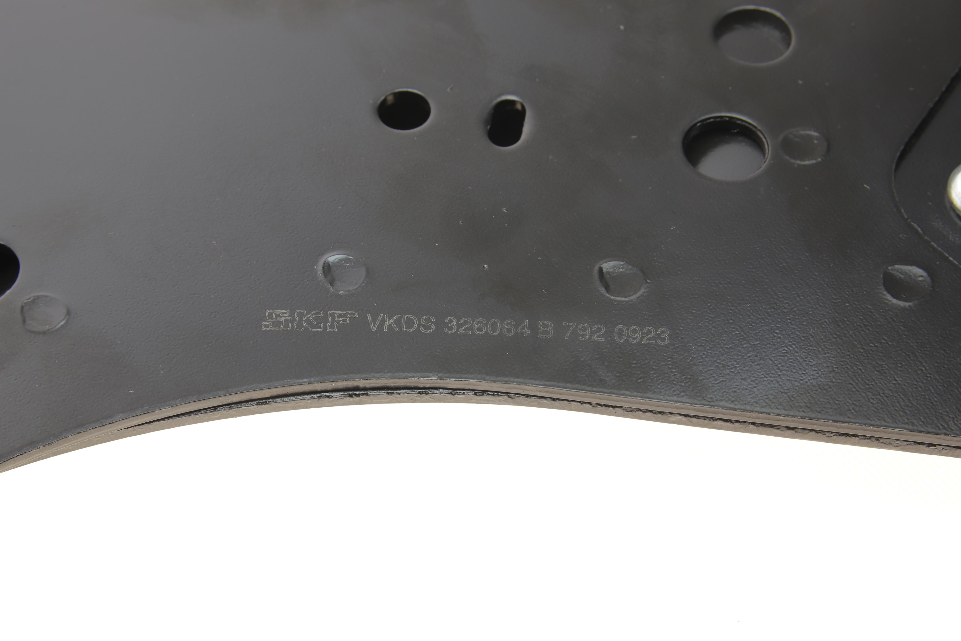 Важіль підвіски (передній/знизу) (R) Renault Trafic II/Opel Vivaro 01-