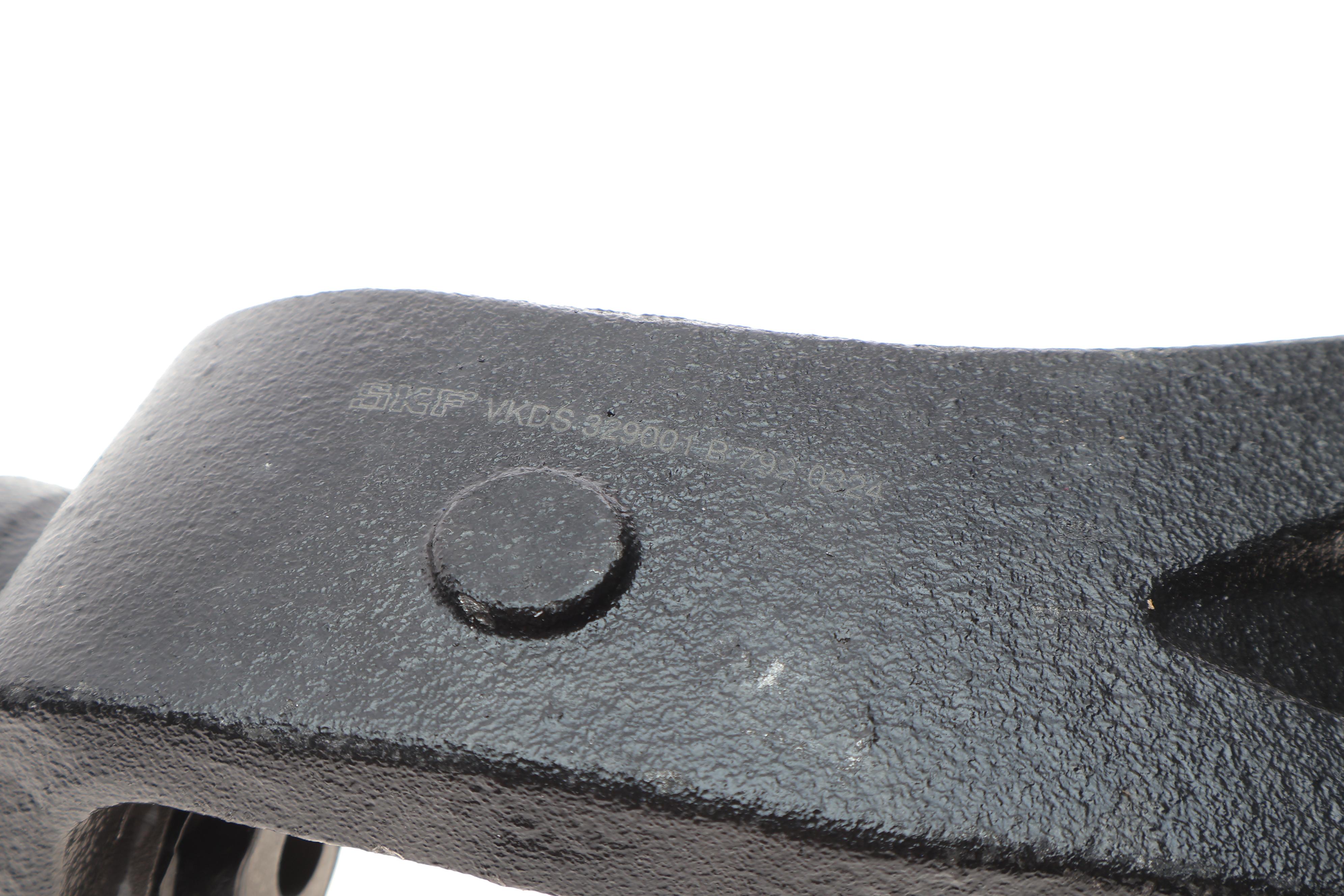 Важіль підвіски (передній/знизу) (R) Porsche Cayenne/VW Touareg 2.5TDI-6.0 02-