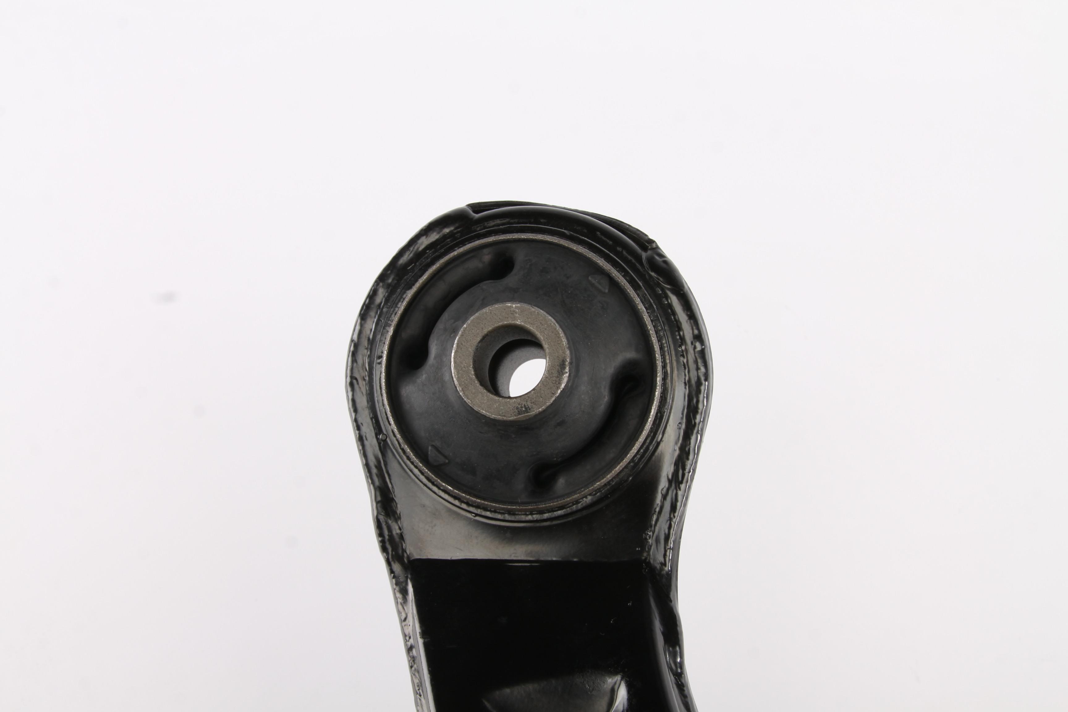 Важіль підвіски (передній/знизу) (R) Mitsubishi Lancer VII 03-13 (з кульовою)