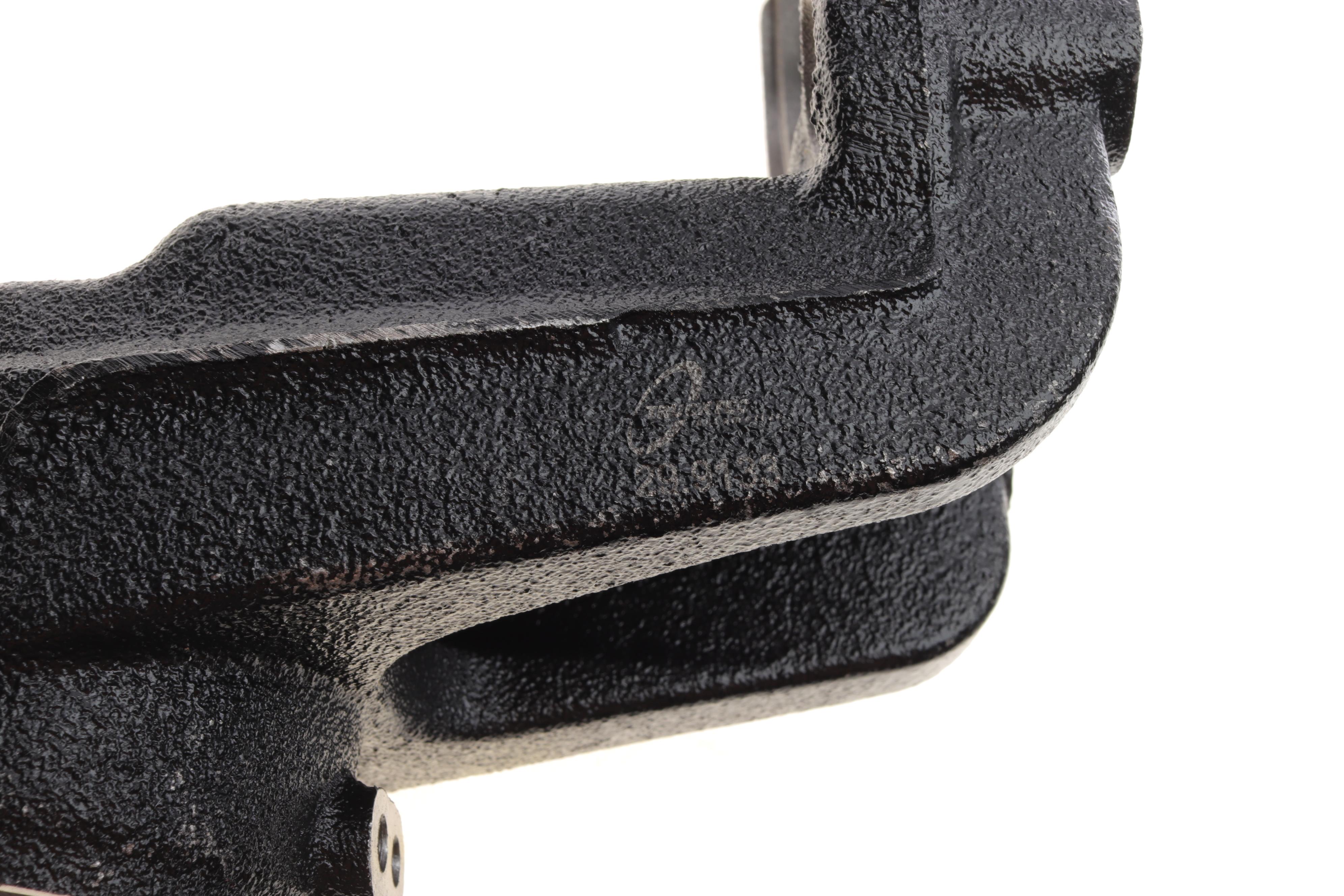 Цапфа (передня) Audi A3/Q3/Skoda Octavia/VW Caddy III 09-15 (L)