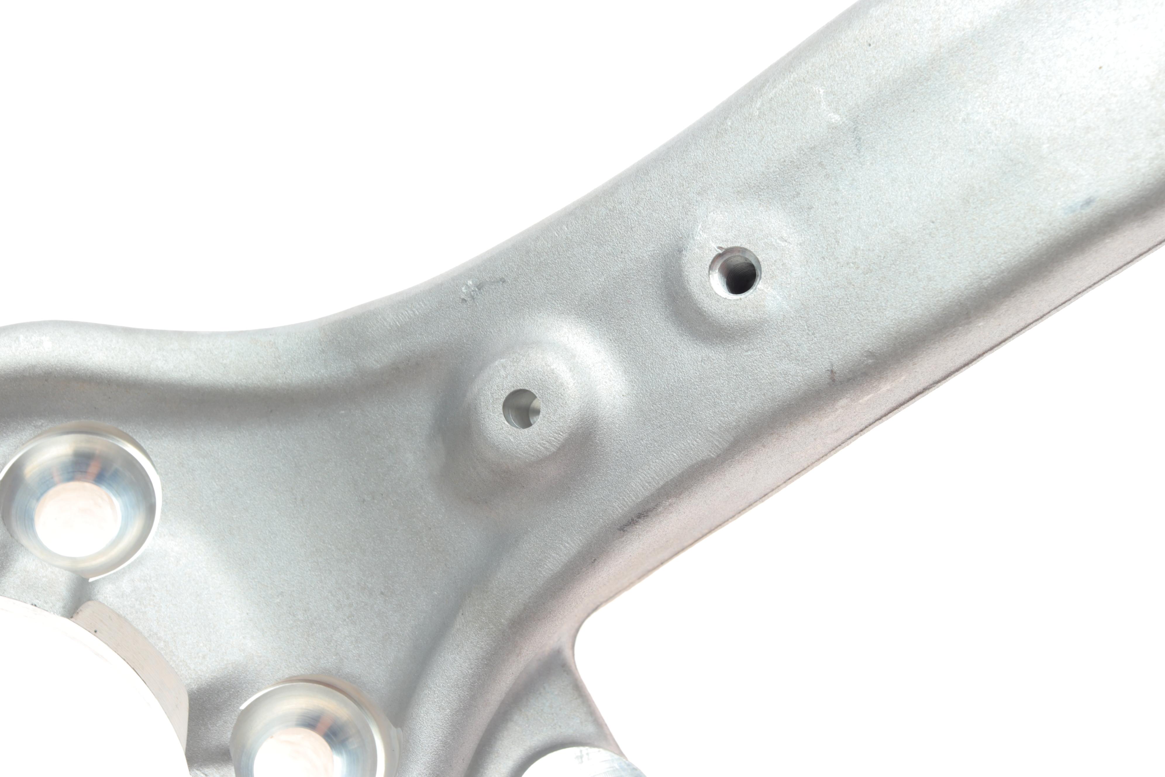 Кулак поворотний (цапфа) Audi A6 2.4-4.2 04-11 (R) (передня)