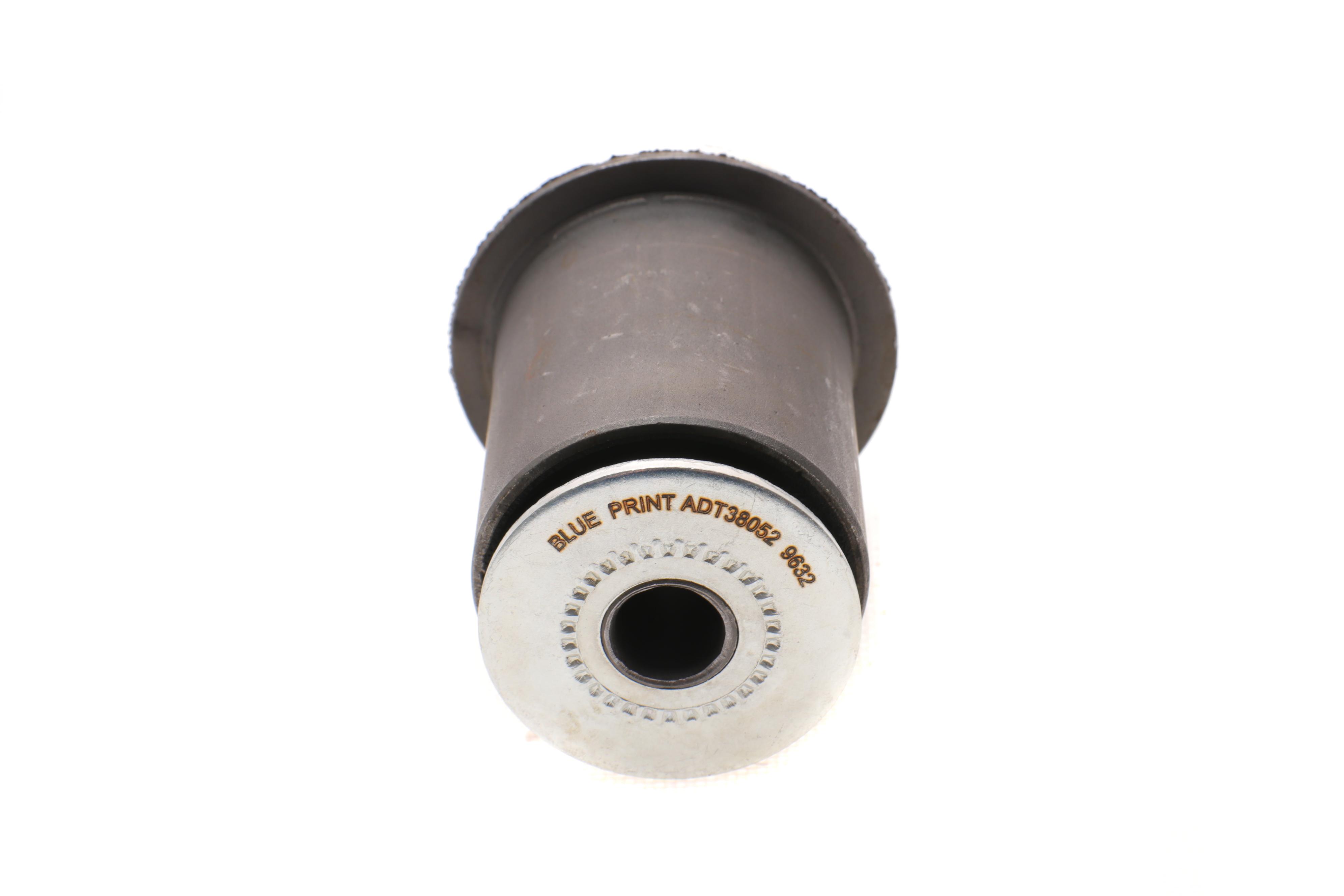 Сайлентблок важеля (переднього/знизу/ззаду) Toyota Land Cruiser 300 02-09