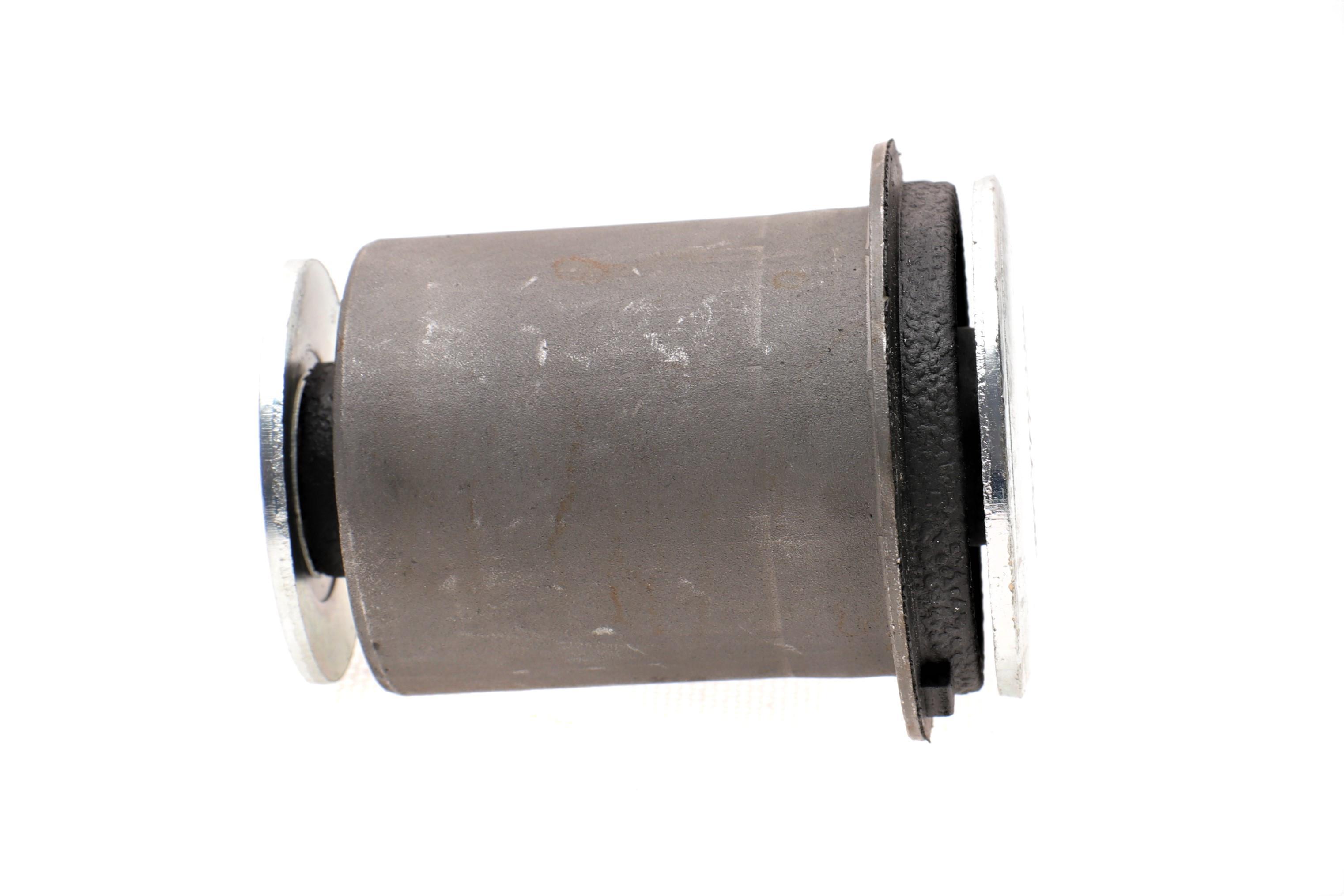 Сайлентблок важеля (переднього/знизу/ззаду) Toyota Land Cruiser 300 02-09