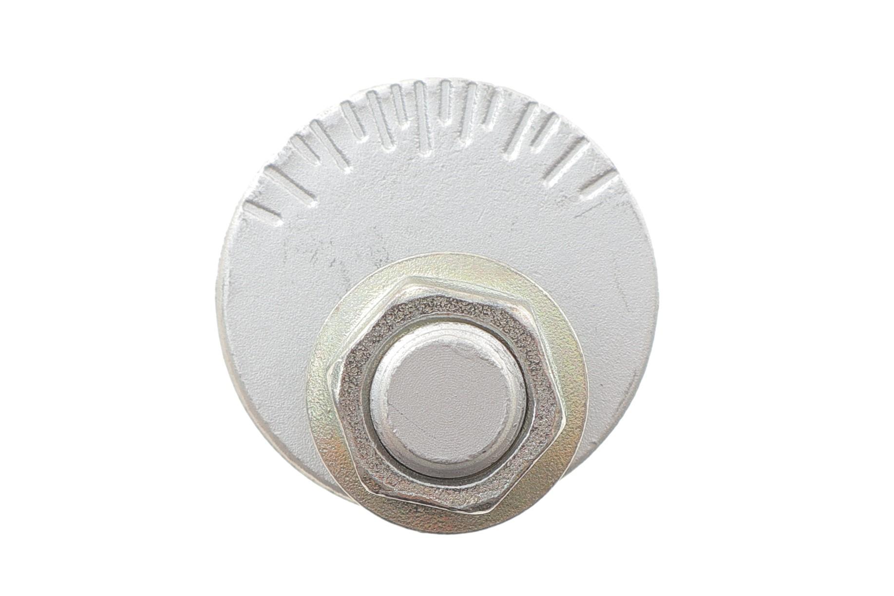 Болт регулювання кута развалу Mitsubishi Pajero 07-