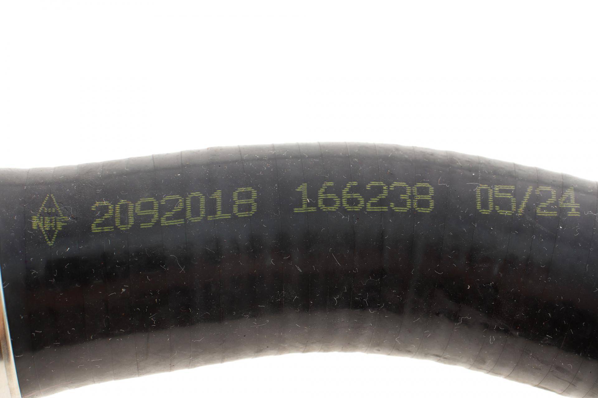 Патрубок інтеркулера (L) Renault Trafic II 2.0dCi 06-