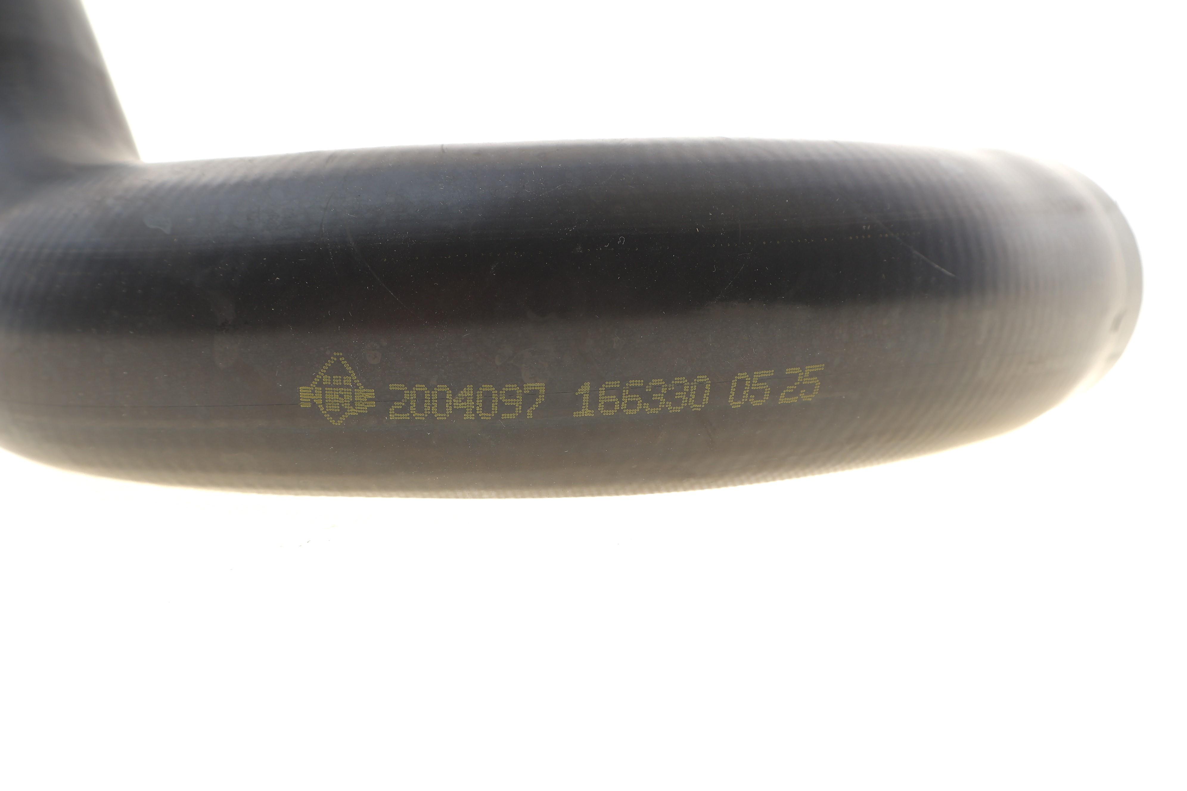 Патрубок інтеркулера (R) (верхній) Volvo XC90 2.5 T AWD 02-14