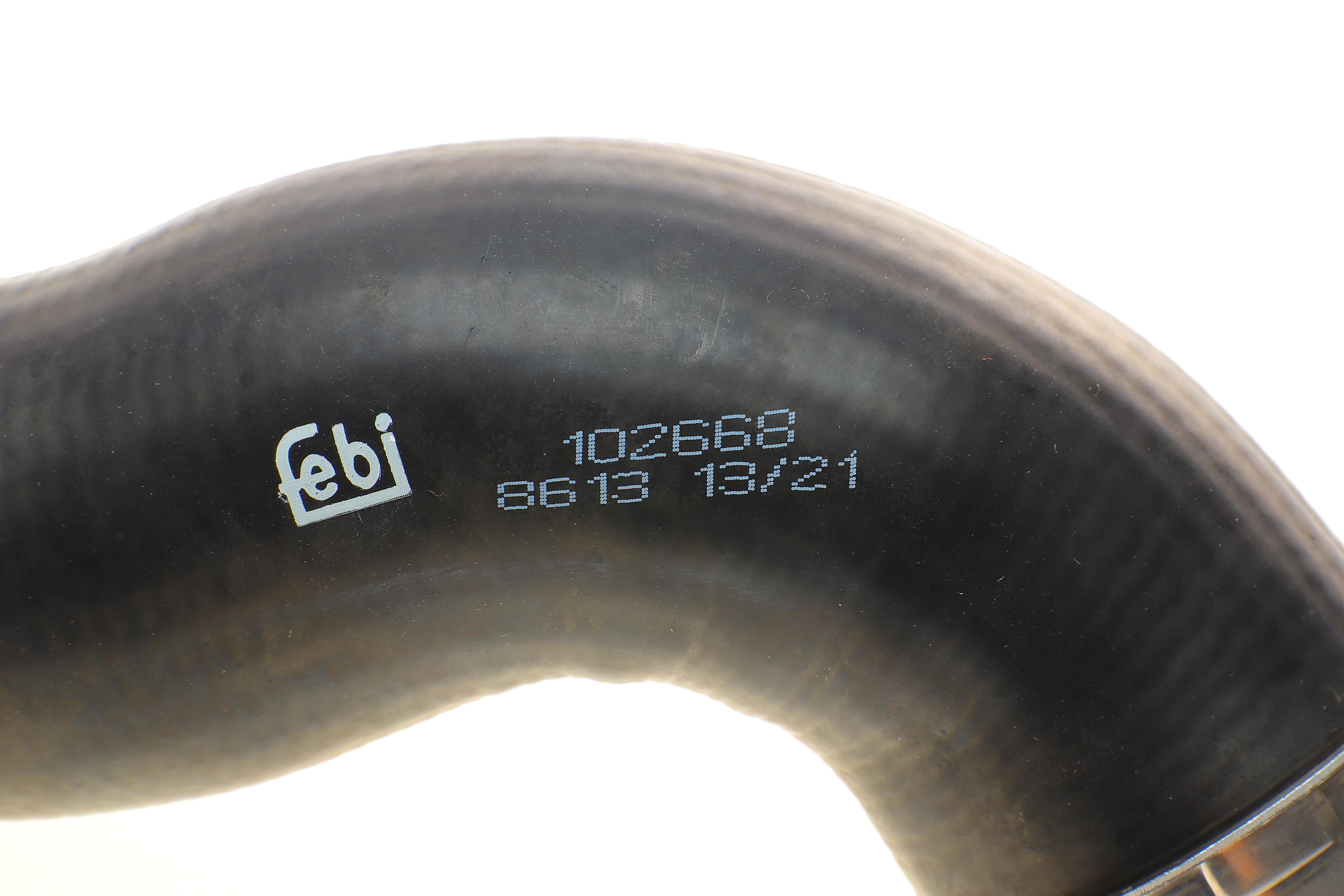 Патрубок інтеркулера (нижній) (L) Audi A3/Skoda Octavia/SuperB/VW Golf/Jetta/Passat 2.0D 03- (ззаду)