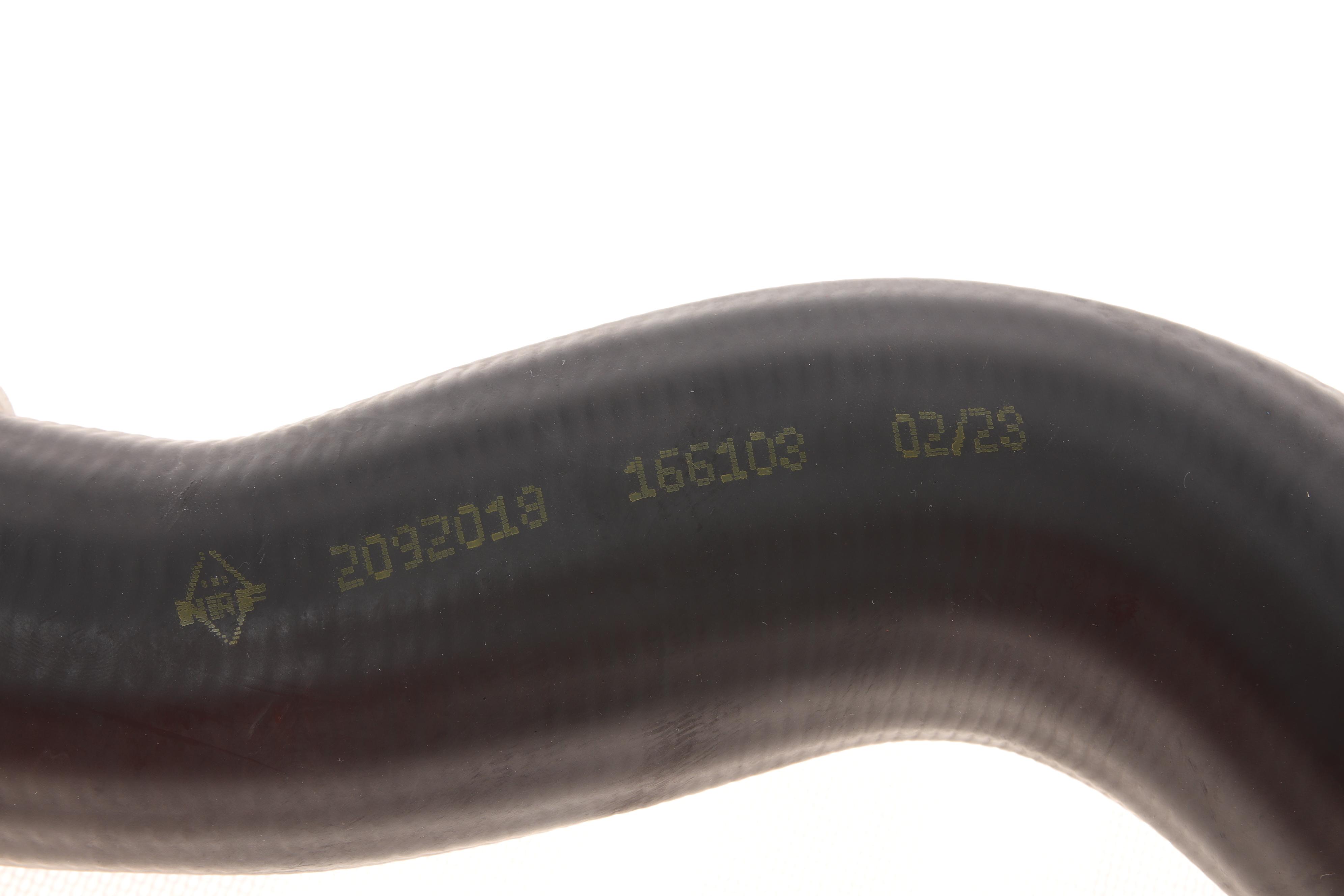 Патрубок інтеркулера (R) VW Golf V/VI/Touran 1.4 TSI 06-10