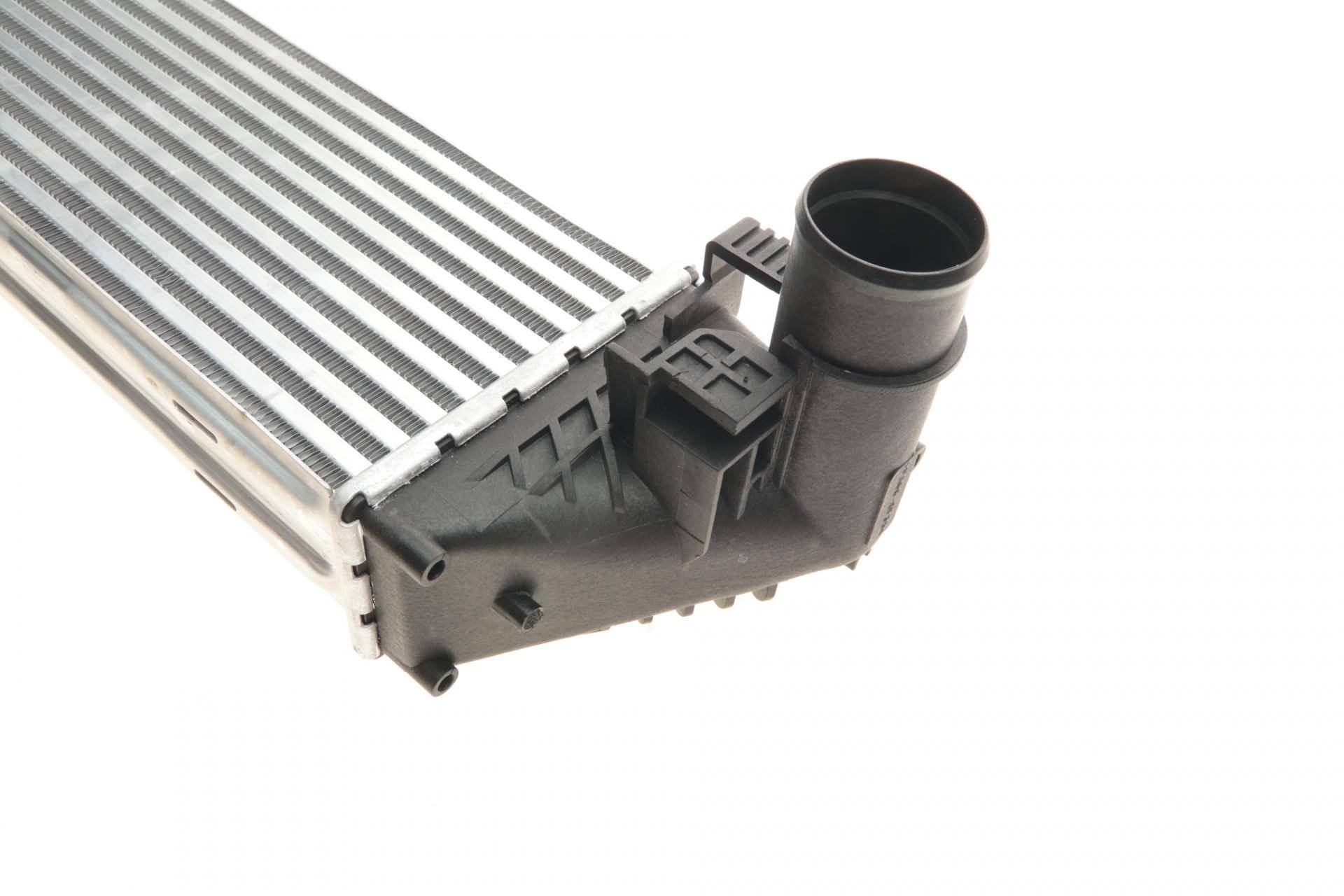 Радіатор інтеркулера Renault Espace 2.0/2.2dCi 06-/Laguna 1.9-2.2dCi 01-07