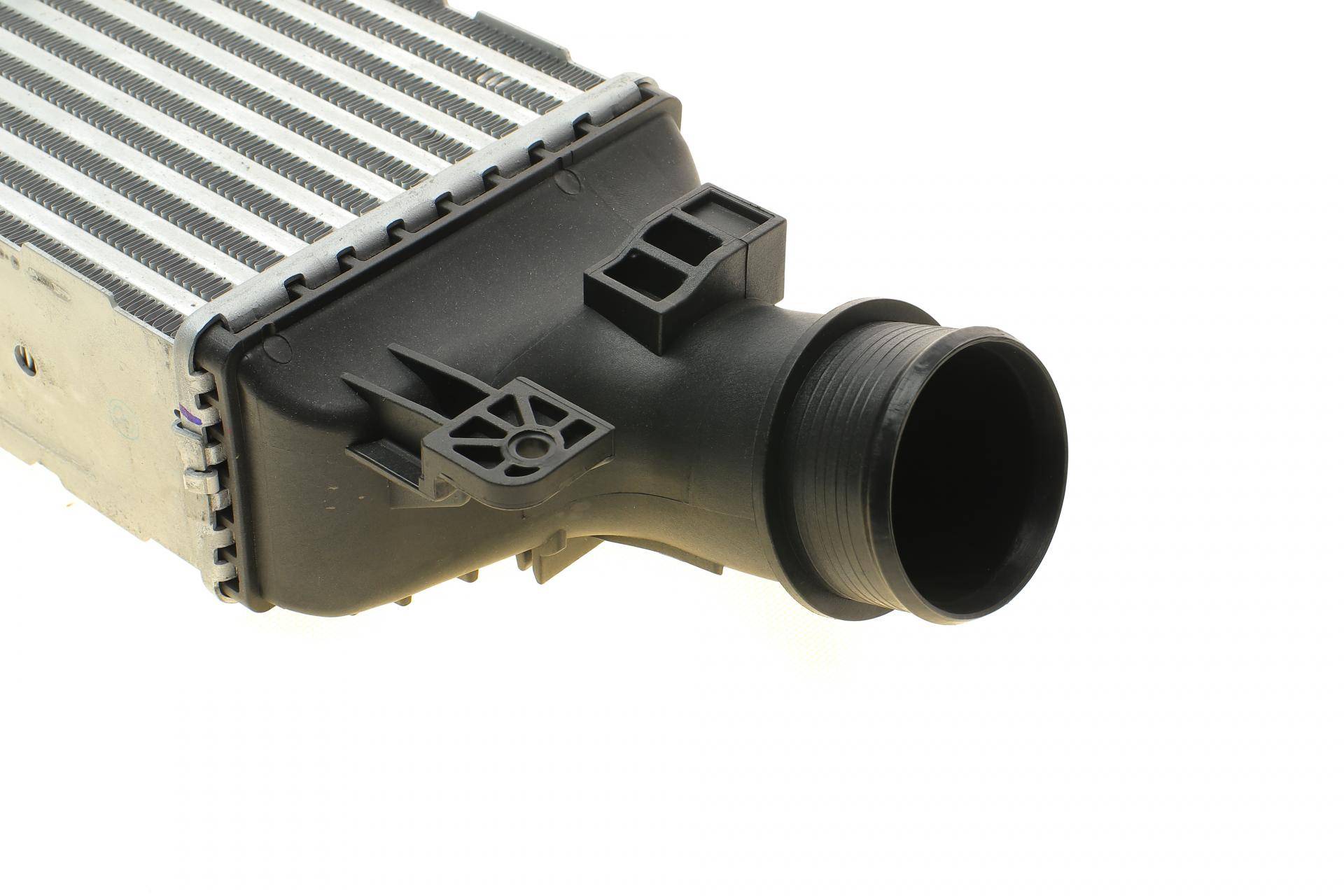 Радіатор інтеркулера Audi Q3 2.0TDI/2.0TFSI 11-18