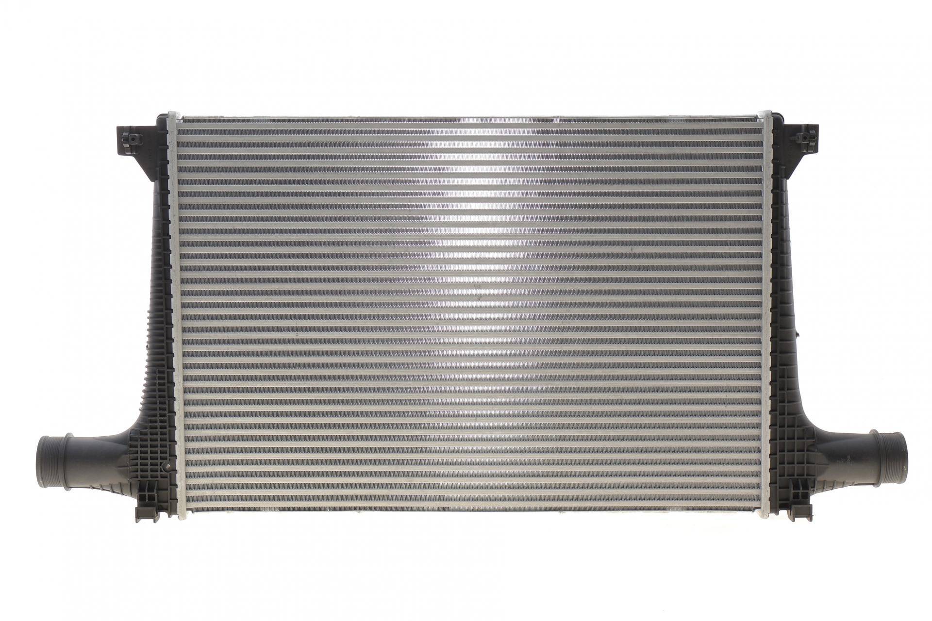 Радіатор інтеркулера Audi Q7/Q8/VW Touareg 17-