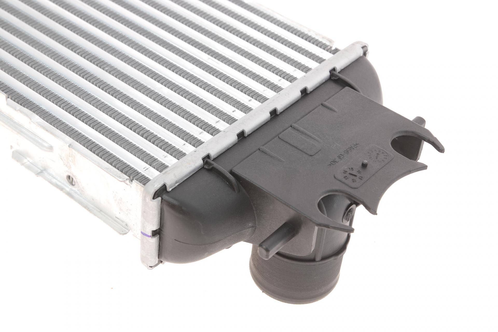 Радіатор інтеркулера Renault Trafic 2.5 dCi 01-