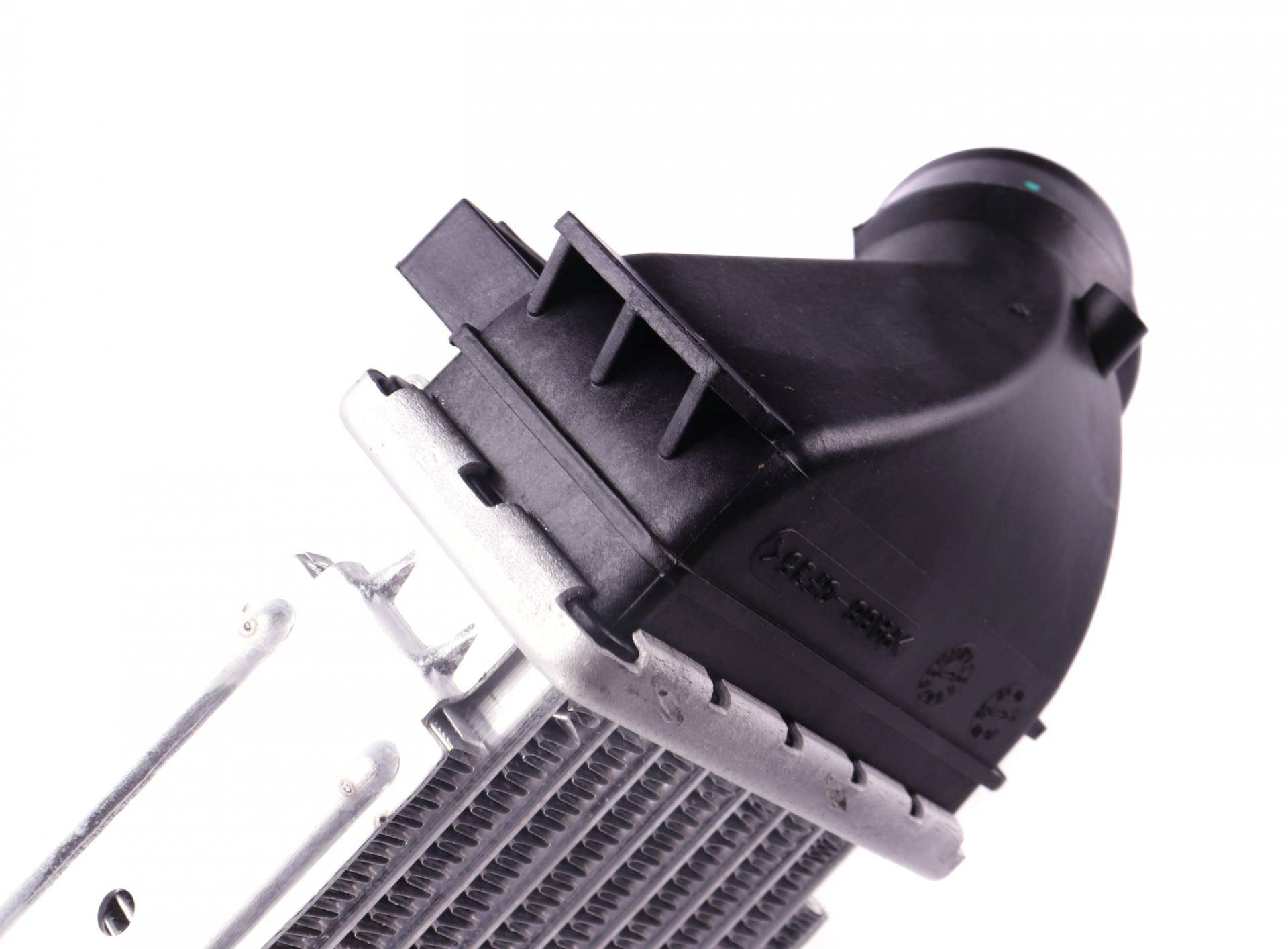 Радіатор інтеркулера Dacia Duster/Logan/Sandero 1.5 dCi 08-