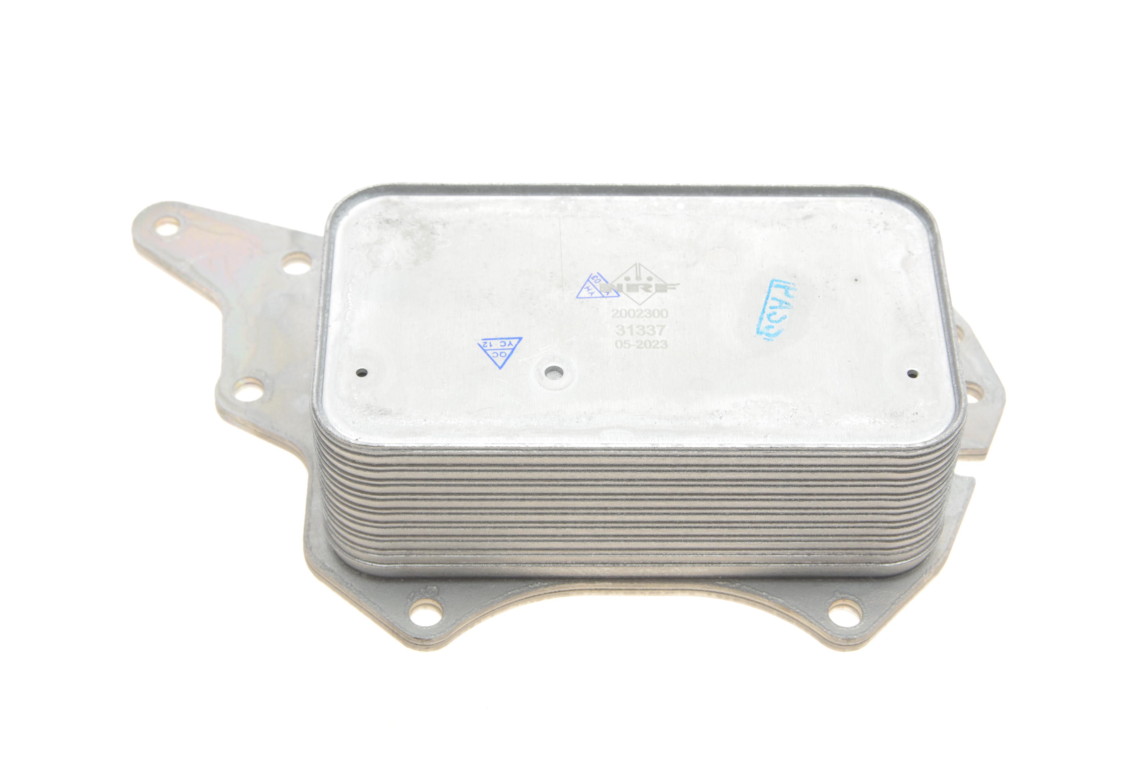 Радіатор масляний MB Vito/Opel Vivaro/Renault Trafic 1.6 CDTI/dCi 14- (теплообмінник)