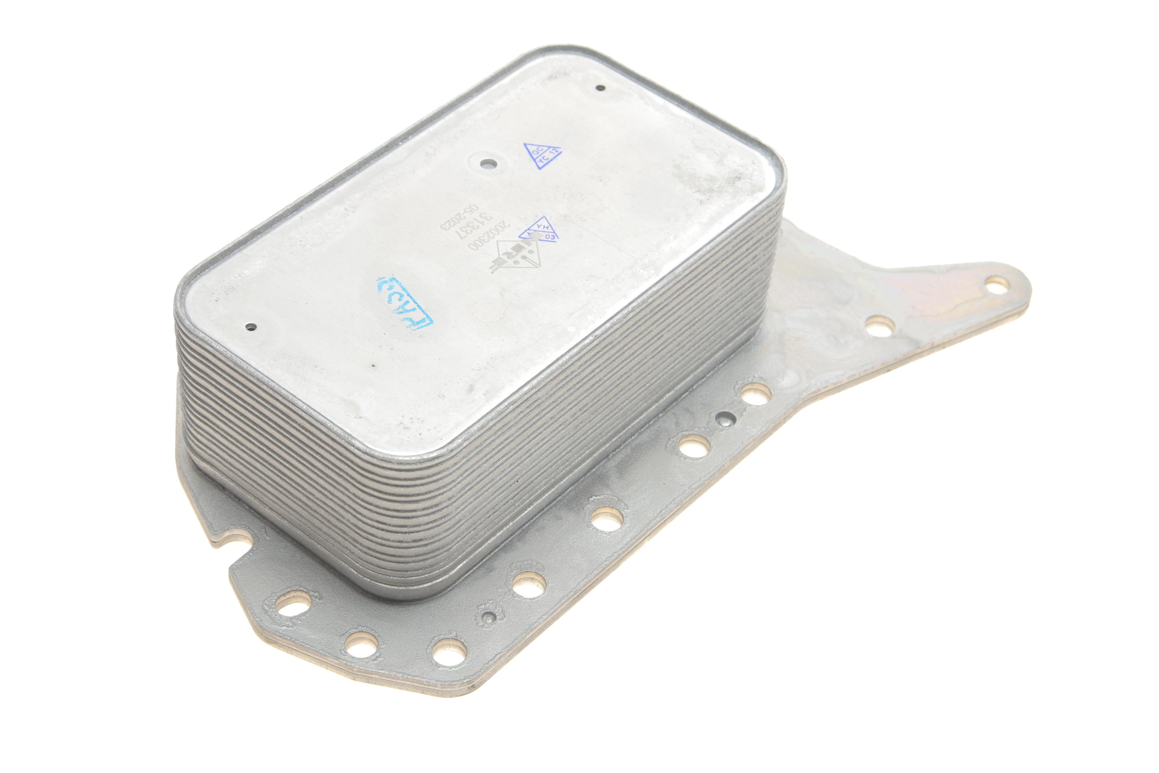 Радіатор масляний MB Vito/Opel Vivaro/Renault Trafic 1.6 CDTI/dCi 14- (теплообмінник)