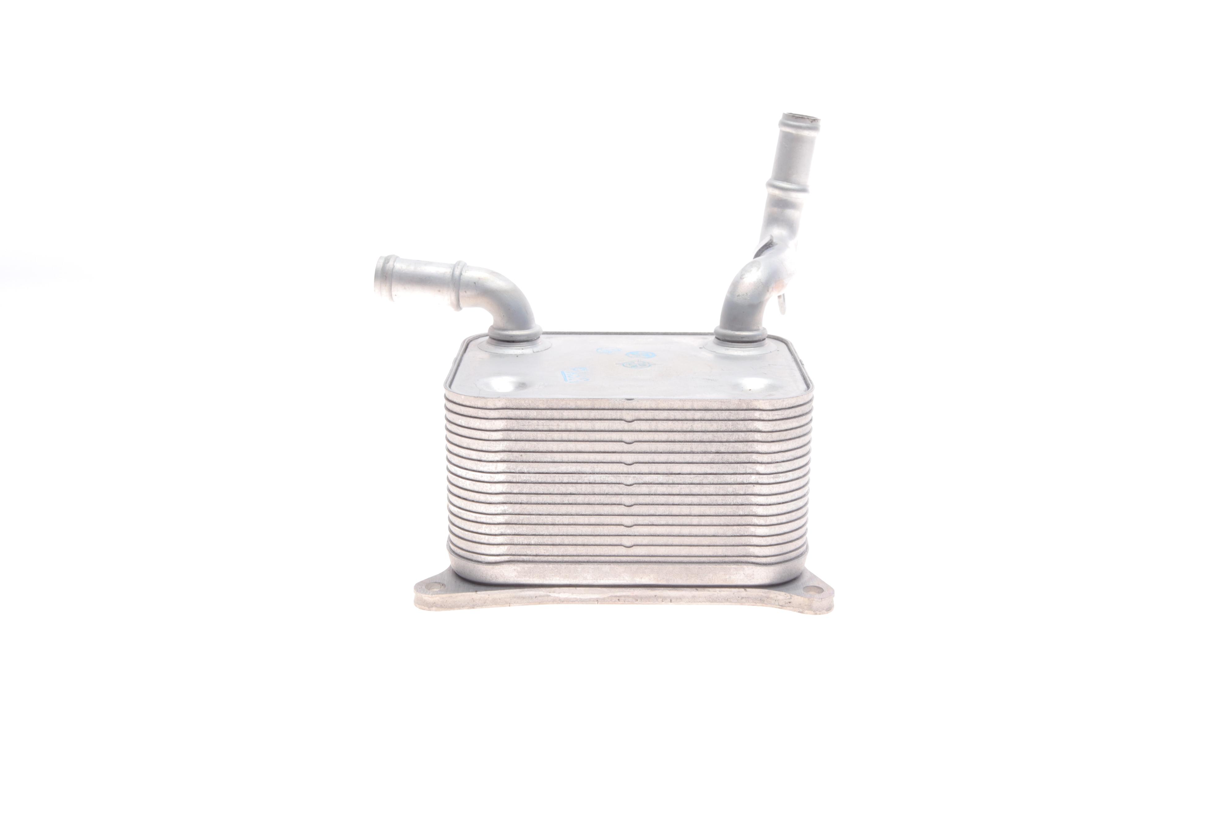 Радіатор масляний Audi A4/A5/A6/A8/Q5/Q7/VW Touareg 4.2FSI 05-18 (теплообмінник)