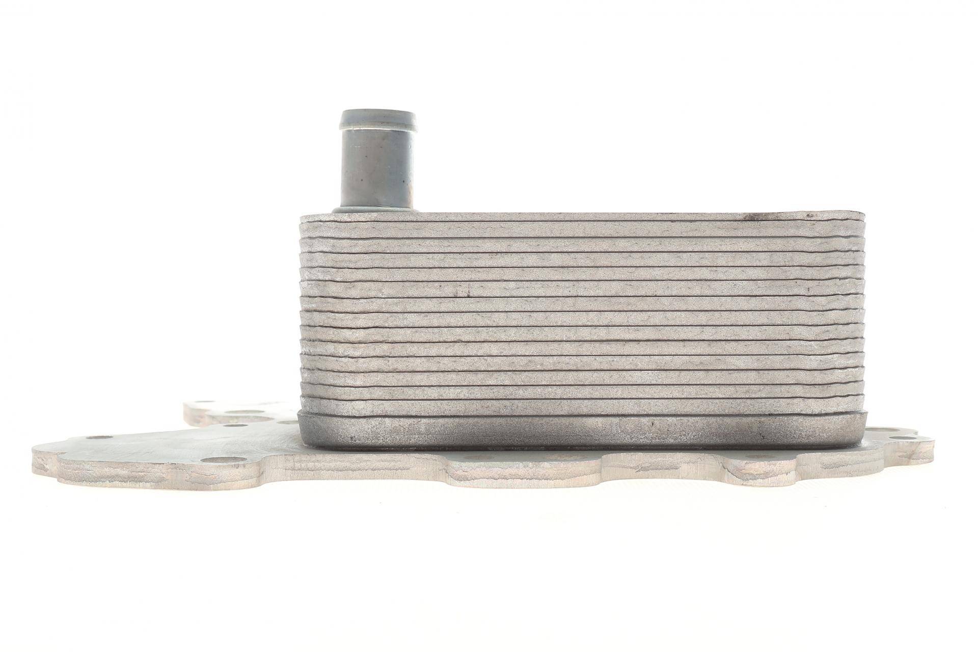 Радіатор масляний Opel Zafira 2.0 TDCI 11- (теплообмінник)