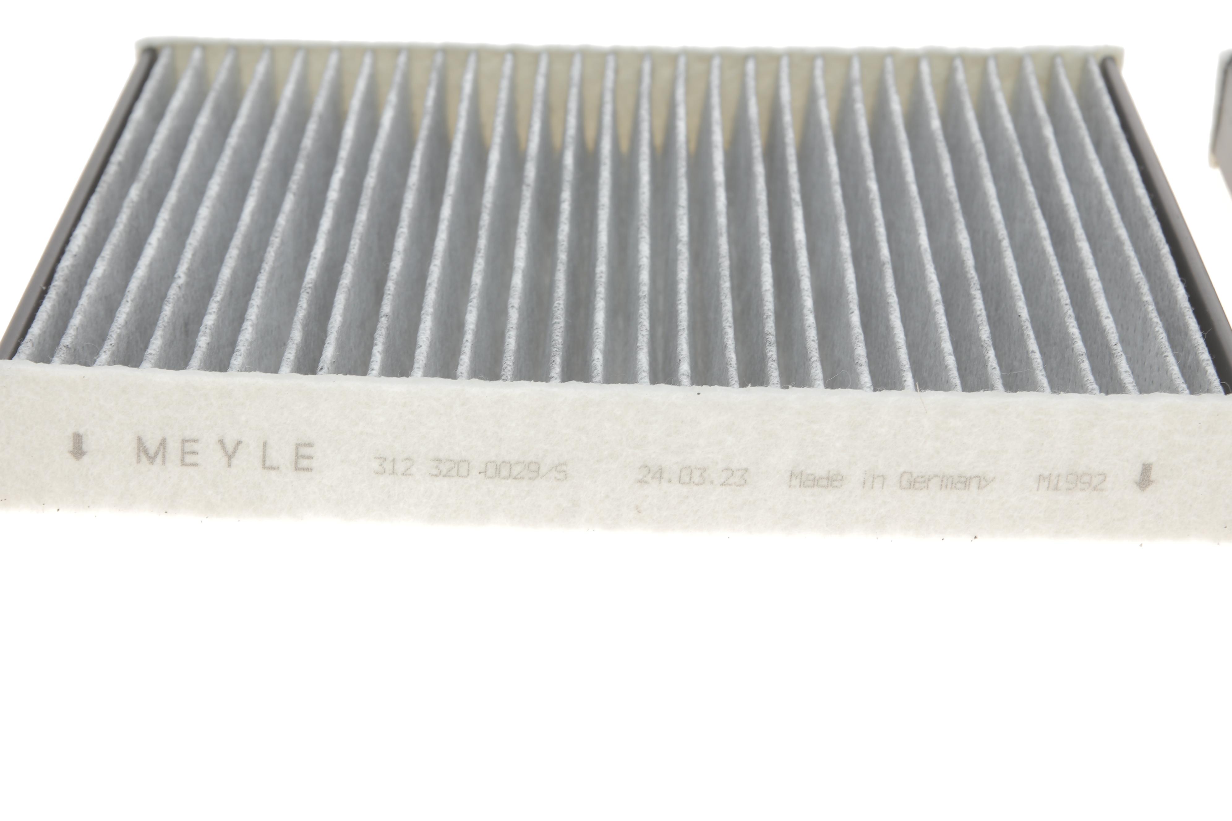 Фільтр салону BMW 5 (G30)/7(G11/G12) 15-(вугільний) (к-кт 2 шт.)