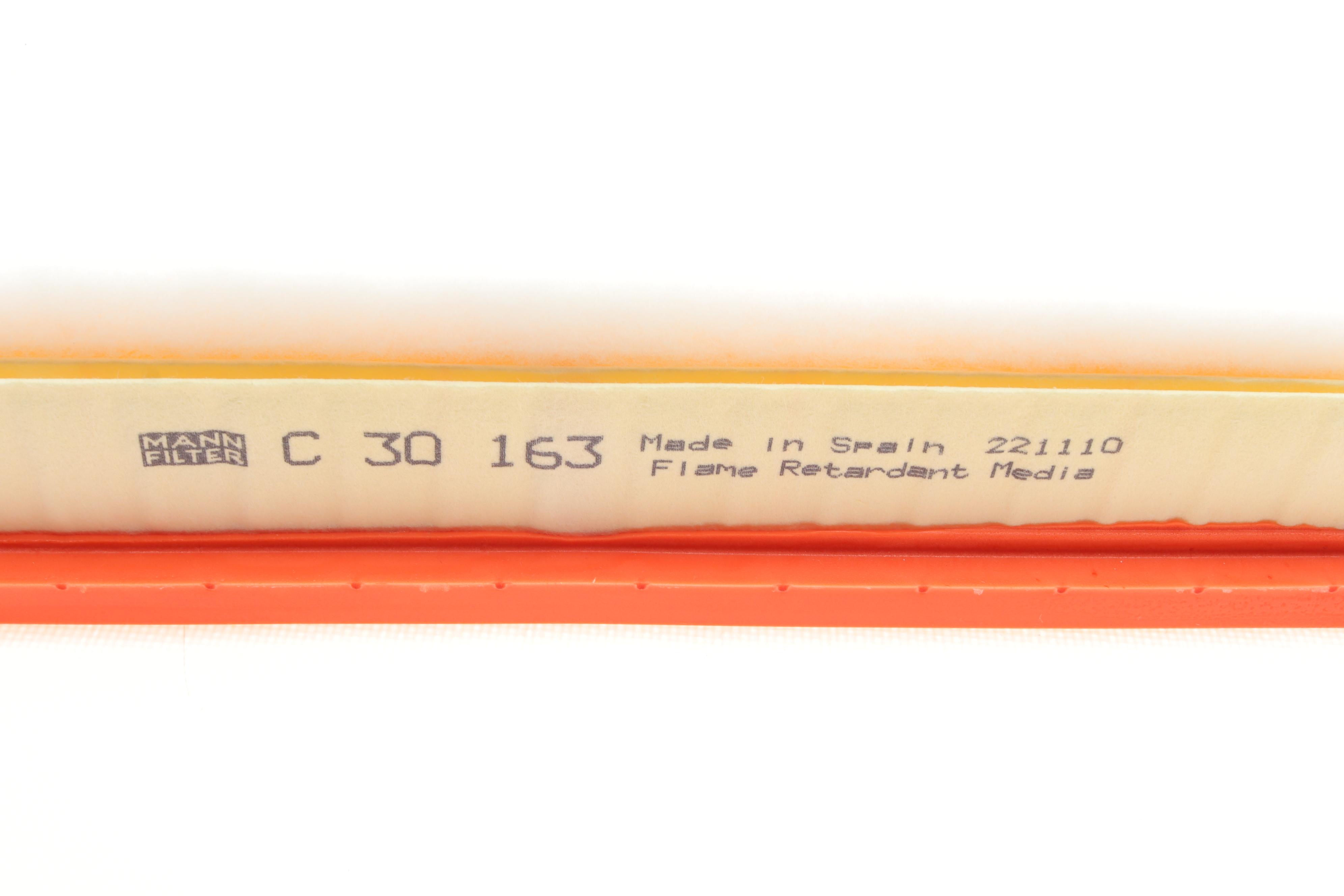 Фільтр повітряний Renault Trafic/Nissan Primastar 2.0dCi/2.5dCi/Opel Vivaro 2.0CDTI/2.5CDTI 02-