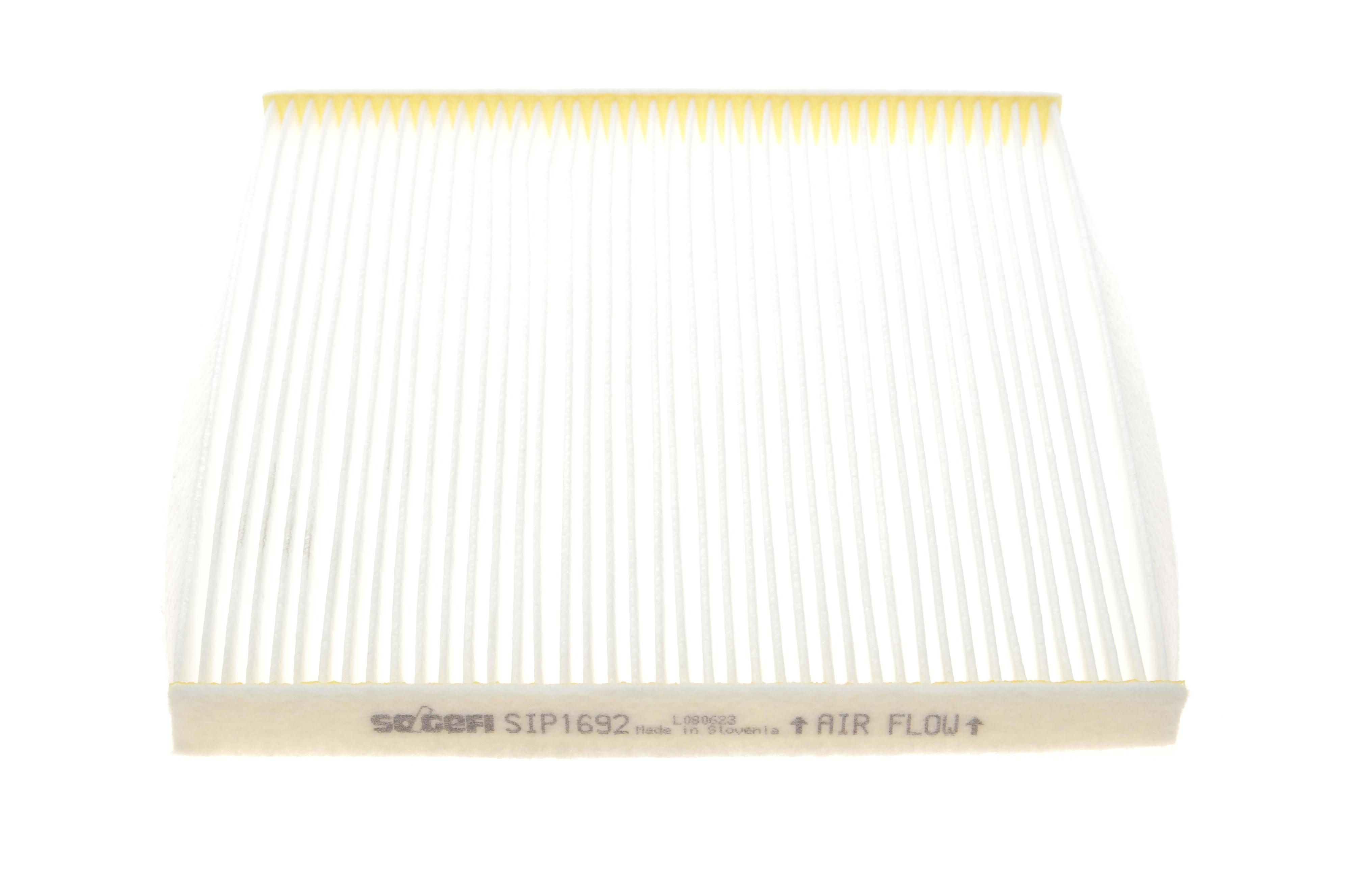 Фільтр салону Toyota Land Cruiser/Yaris 99- (216x215)