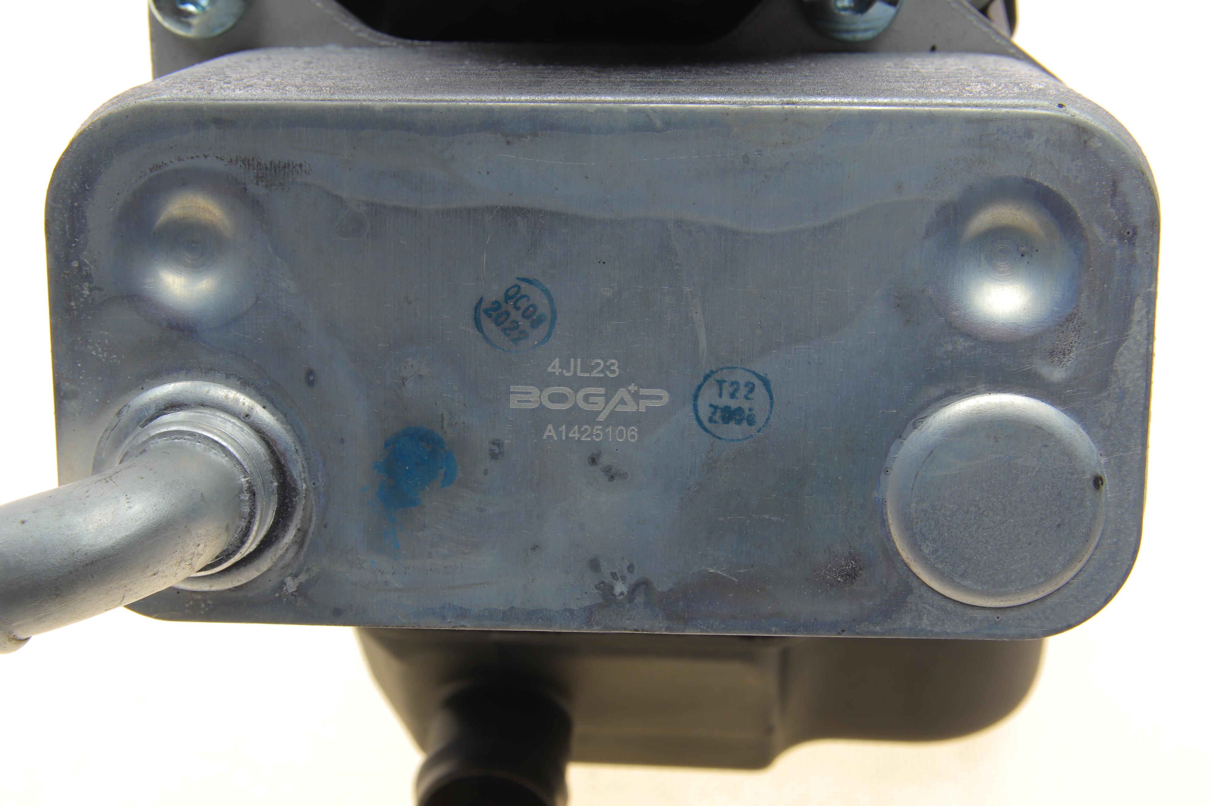 Корпус фільтра масляного (з радіатором) VW Golf V/Passat/Touran 2.0 FSI 03-10