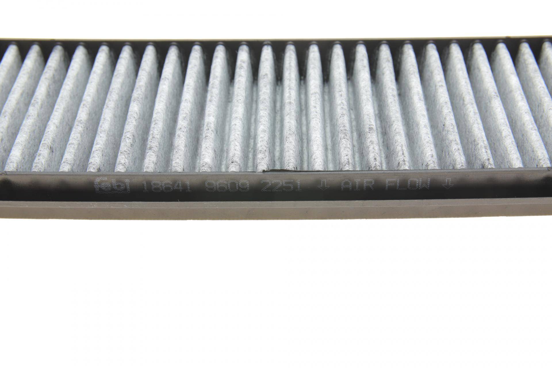 Фільтр салону BMW 3 (E46) 98-05/X3 (E83) 04- (вугільний)