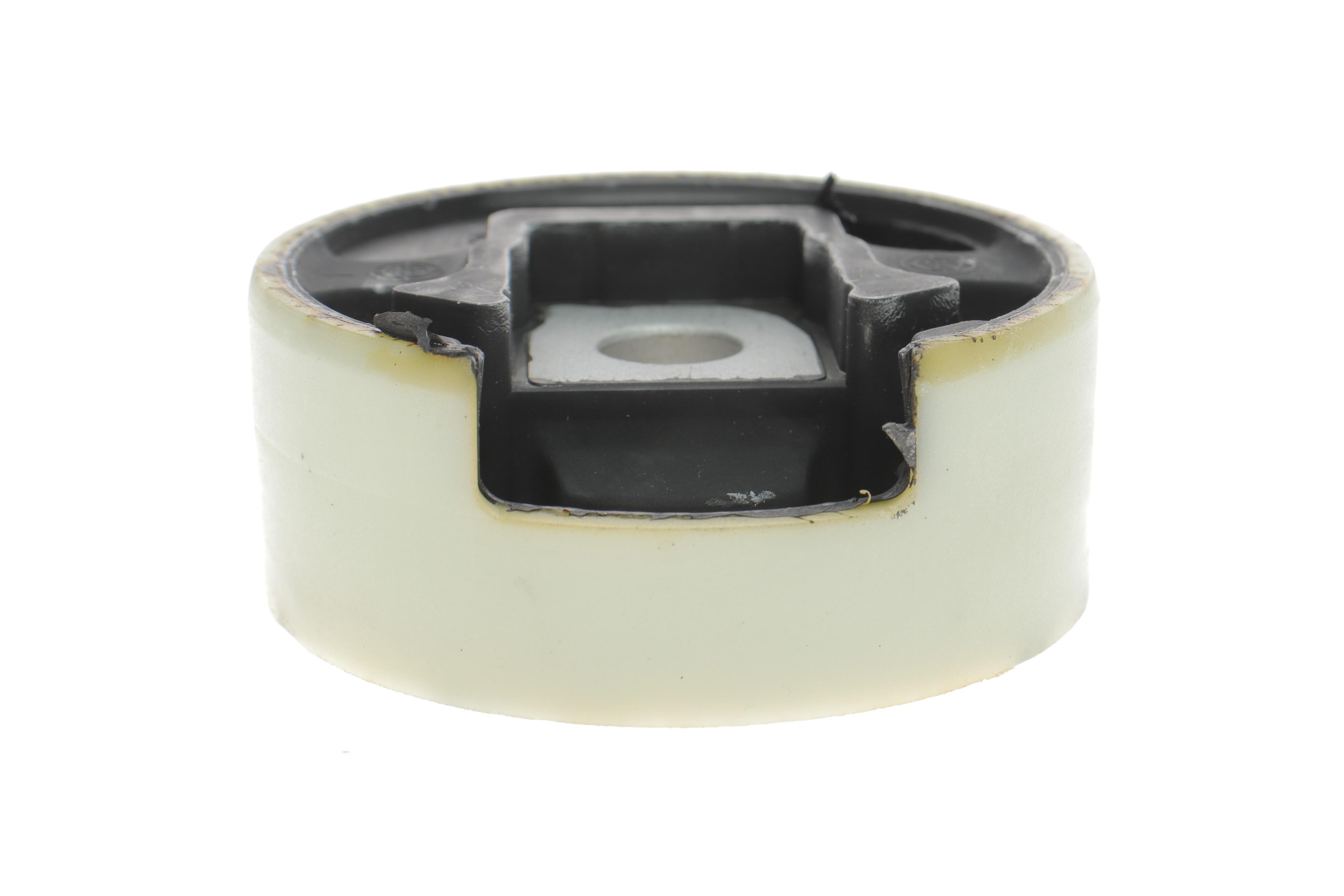 Подушка двигуна (нижня) VW Passat 1.8-3.2 05-10