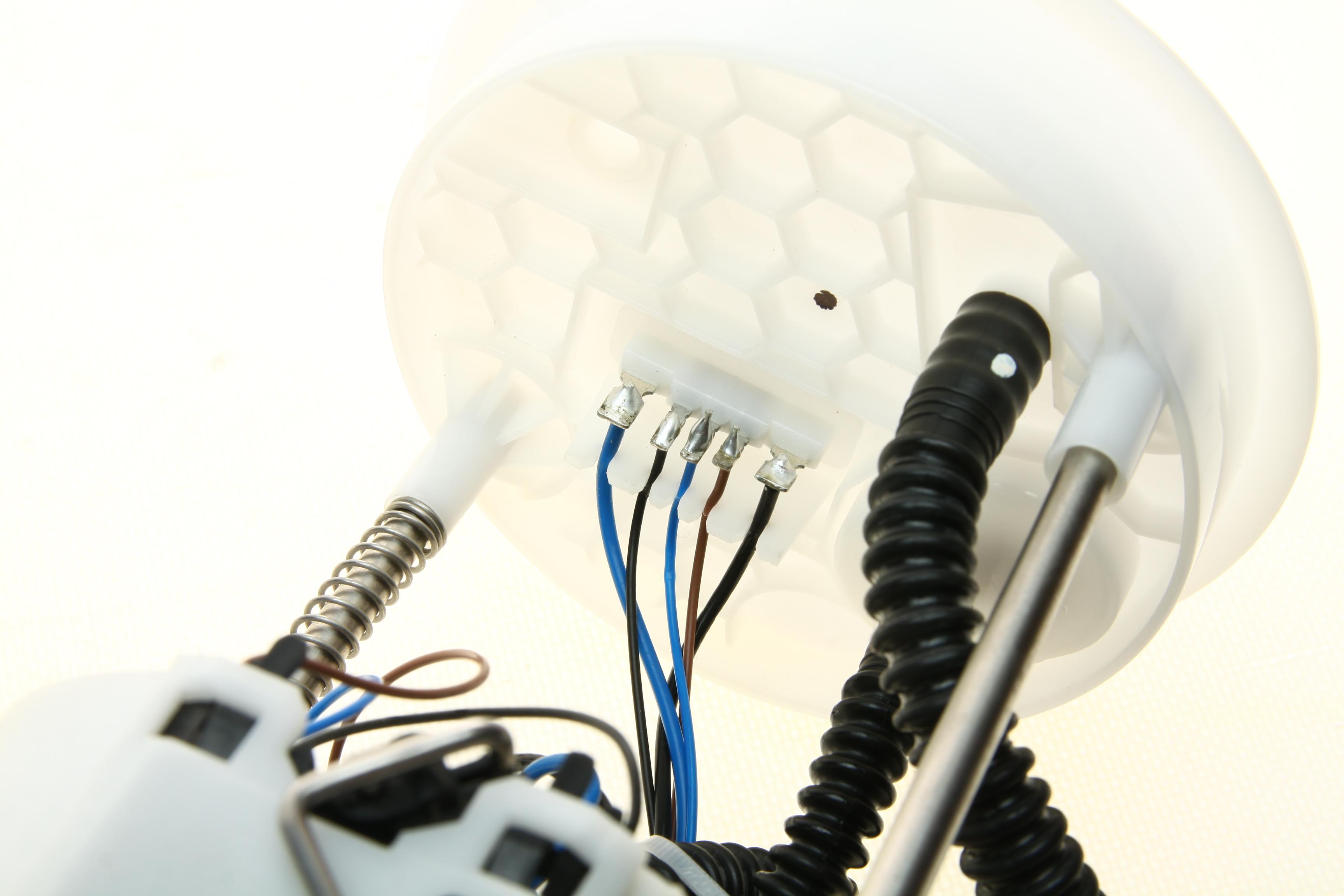 Насос паливний VW Touran 1.6/2.0FSI 03-10 (HÜCO)