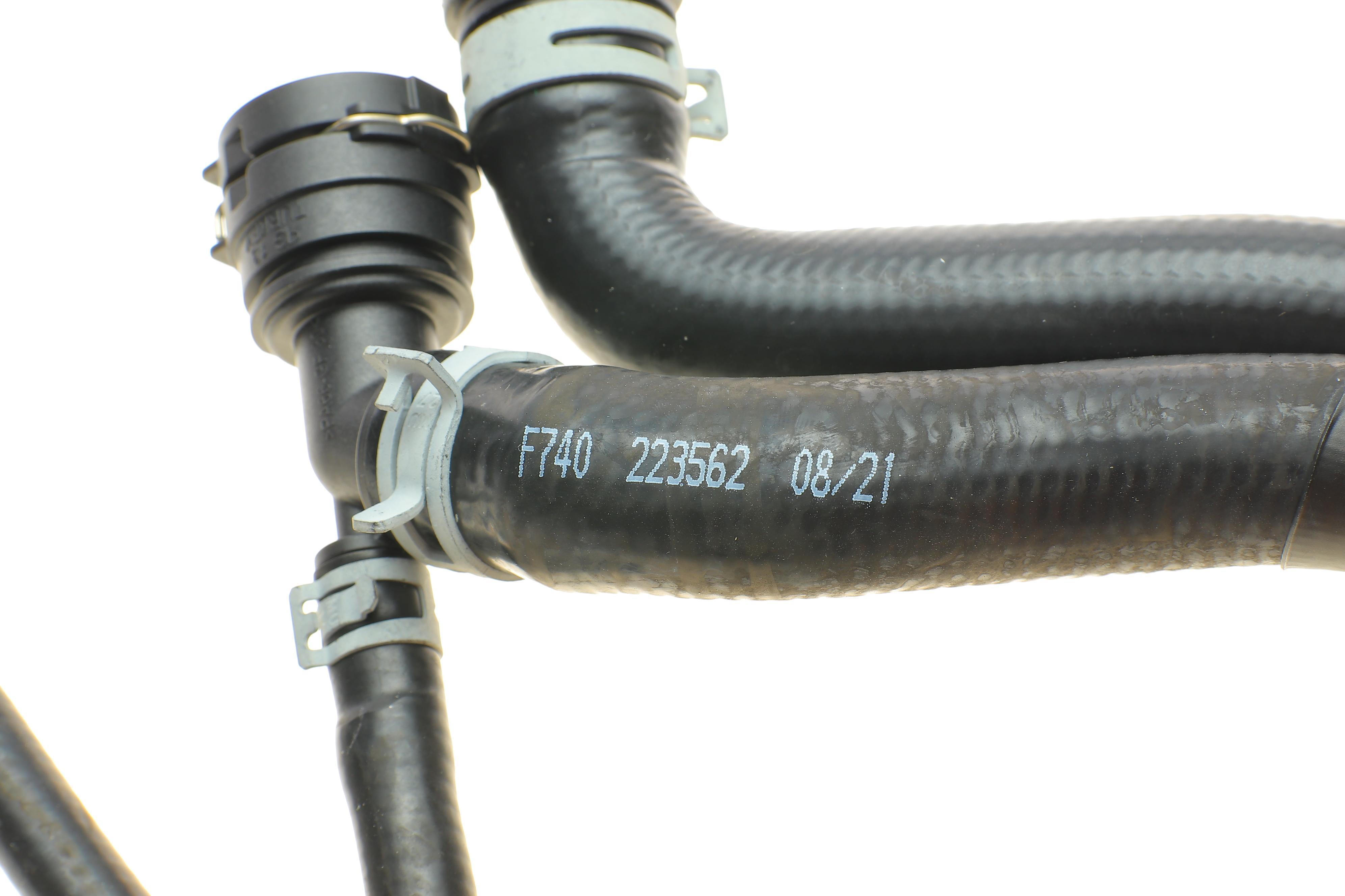 Патрубок системи охолодження Audi A3/Skoda Octavia/VW Golf IV 1.6 00-10 (к-кт в зборі)