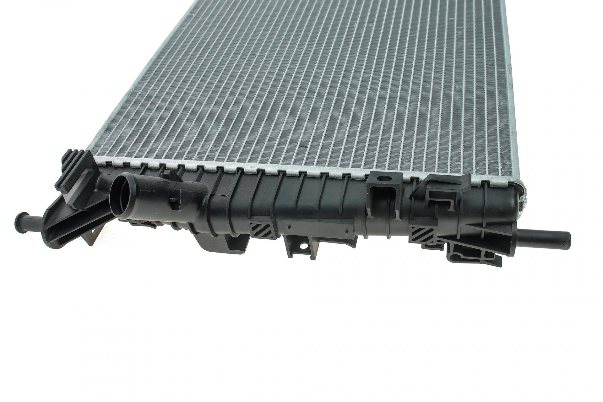 Радіатор охолодження Ford Focus/Mazda 3 03-12